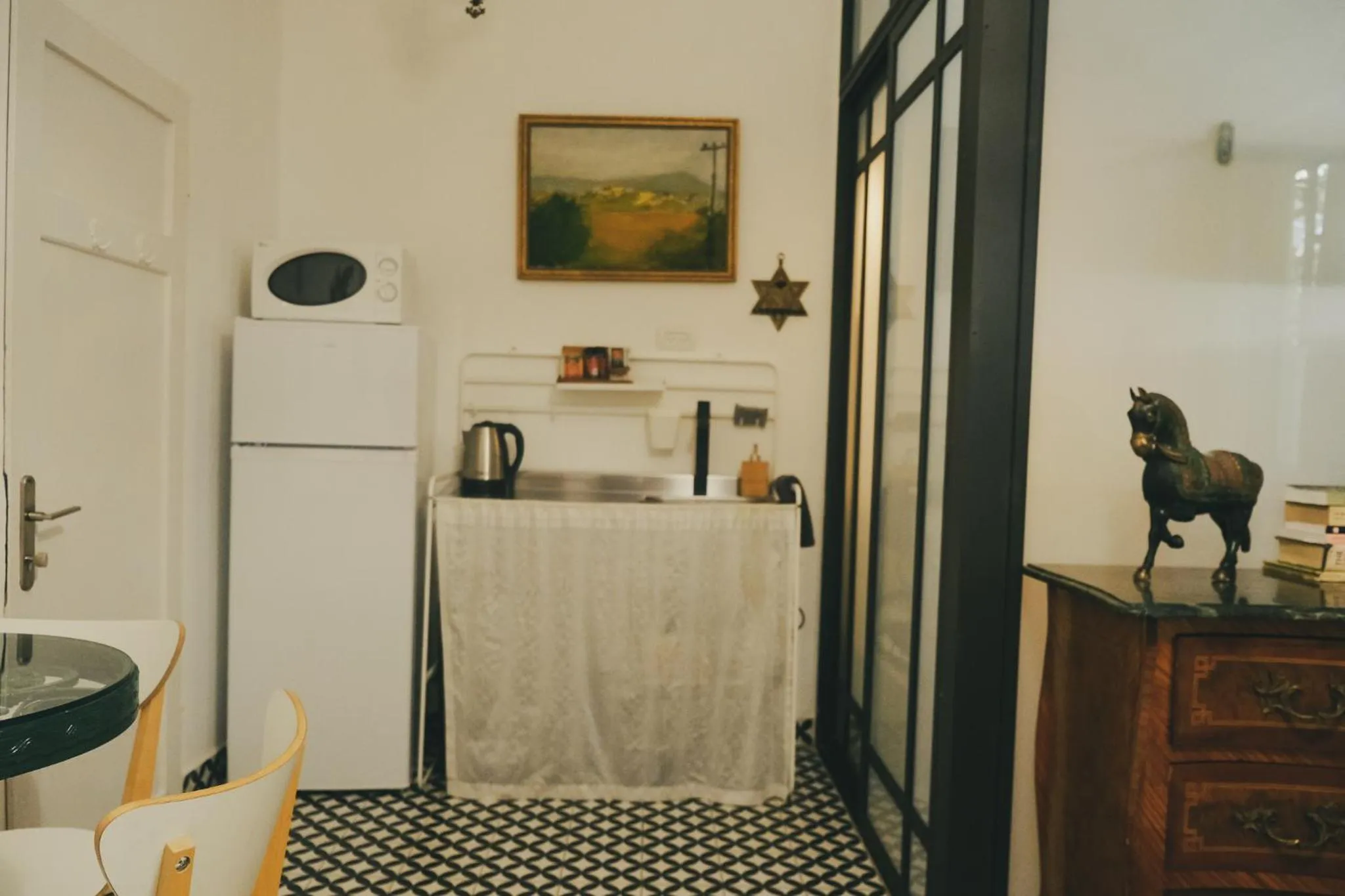 Kitchen or kitchenette in Tzefania Hotel
