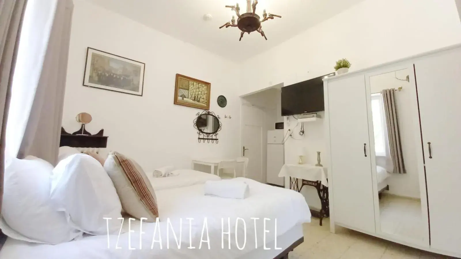 Standard Double or Twin Room with Balcony in Tzefania Hotel Standard Double or Twin Room with Balcony in Tzefania Hotel