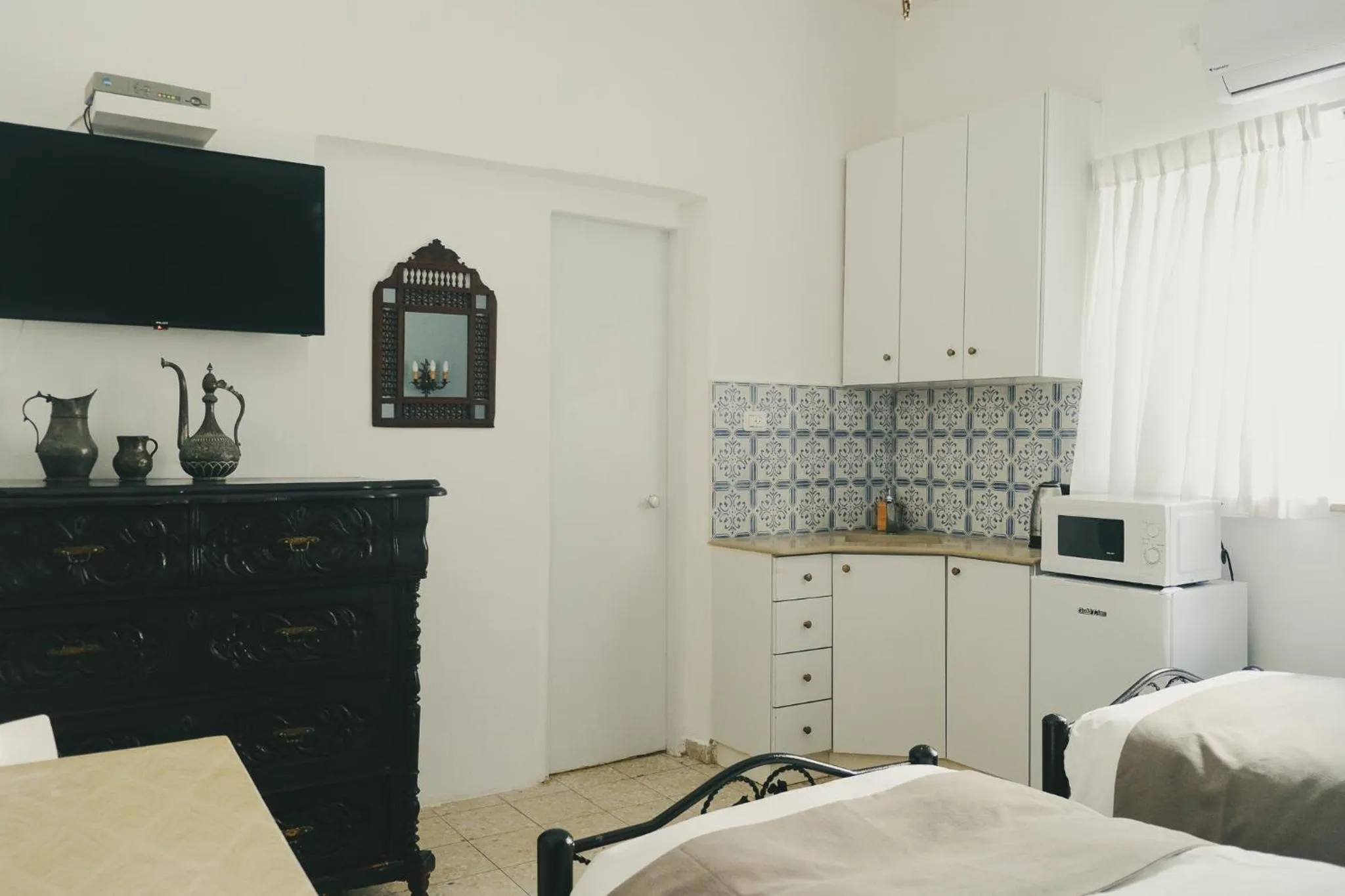 TV and multimedia, Bed in Tzefania Hotel