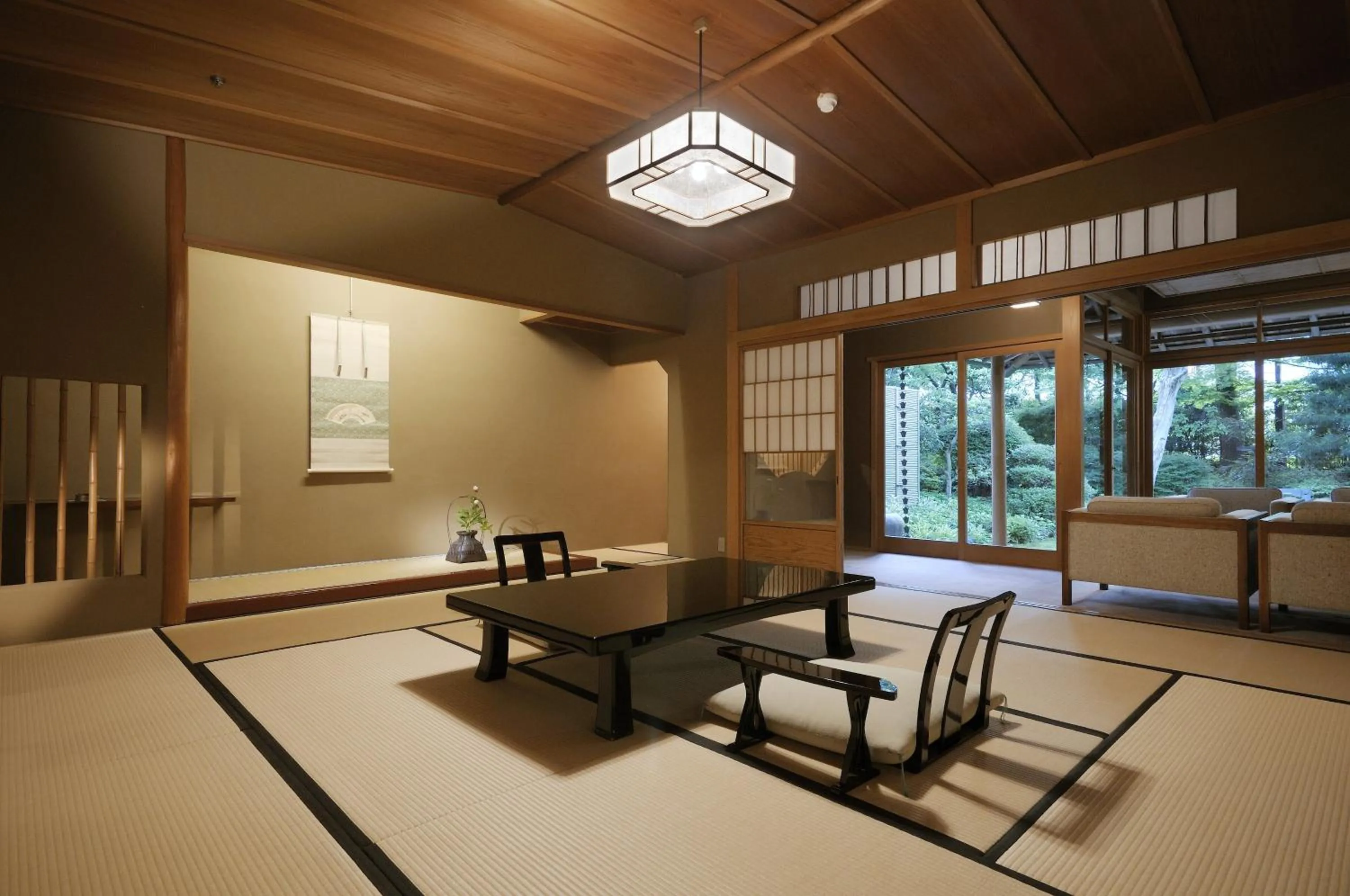 Photo of the whole room in Suimeikan