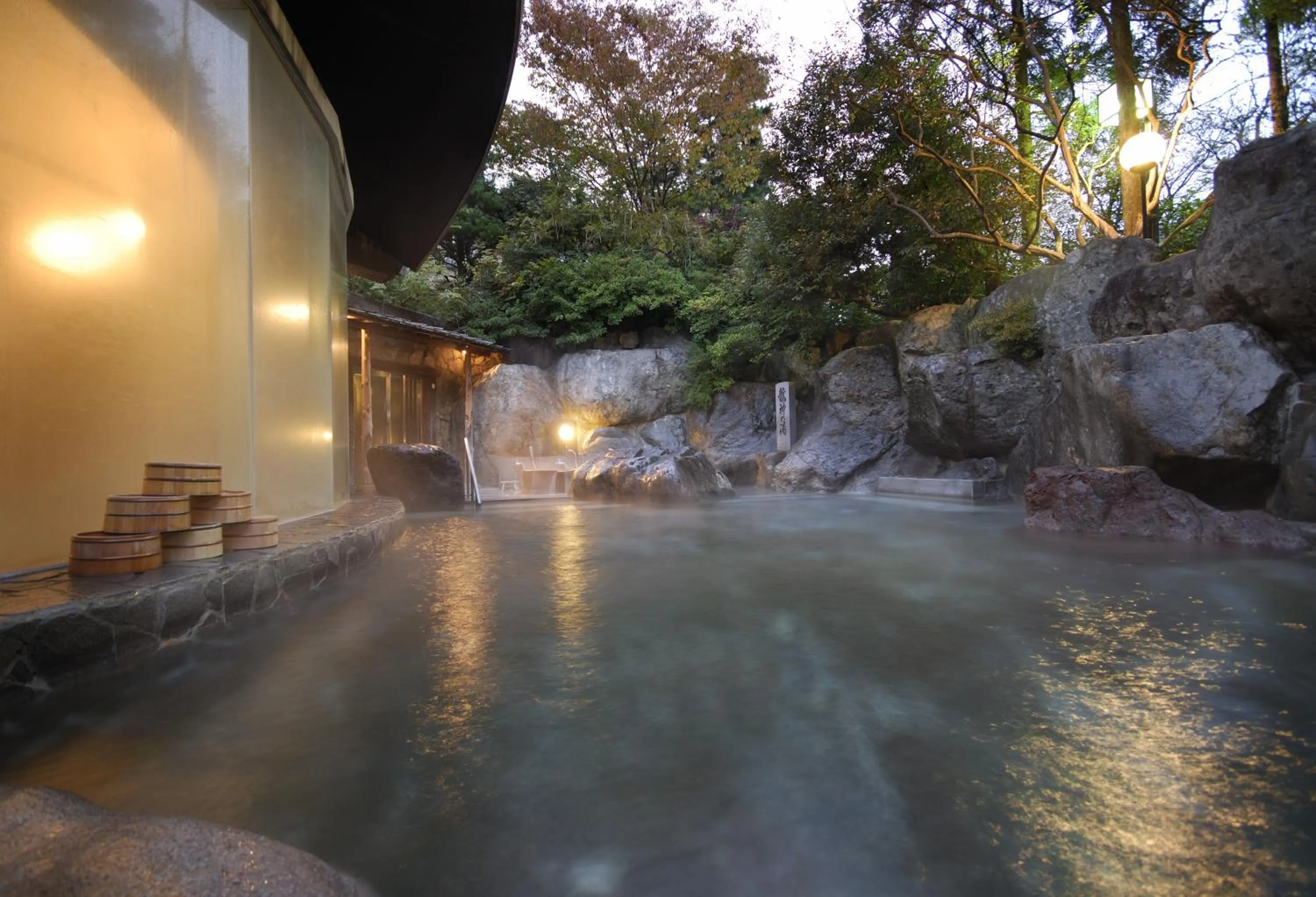 Hot Spring Bath in Suimeikan