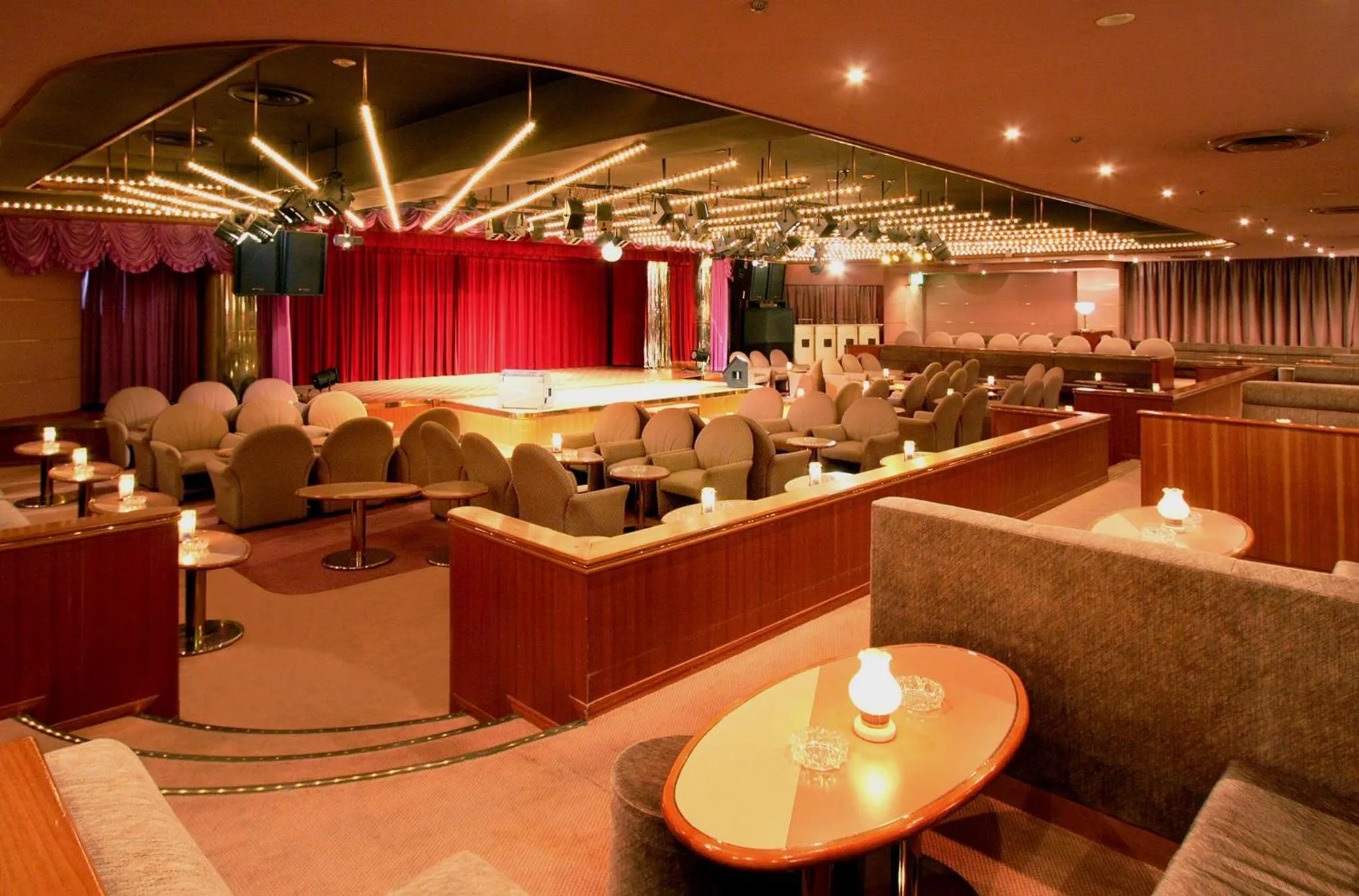 Evening entertainment in Suimeikan