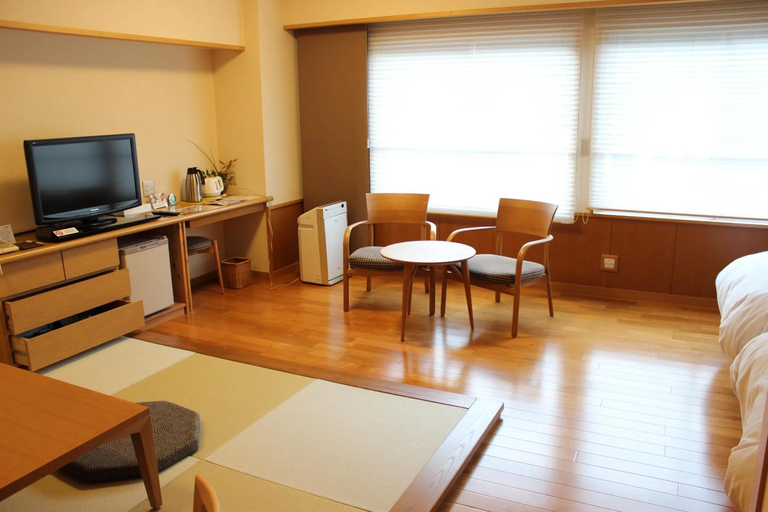 Photo of the whole room, Bed in Suimeikan