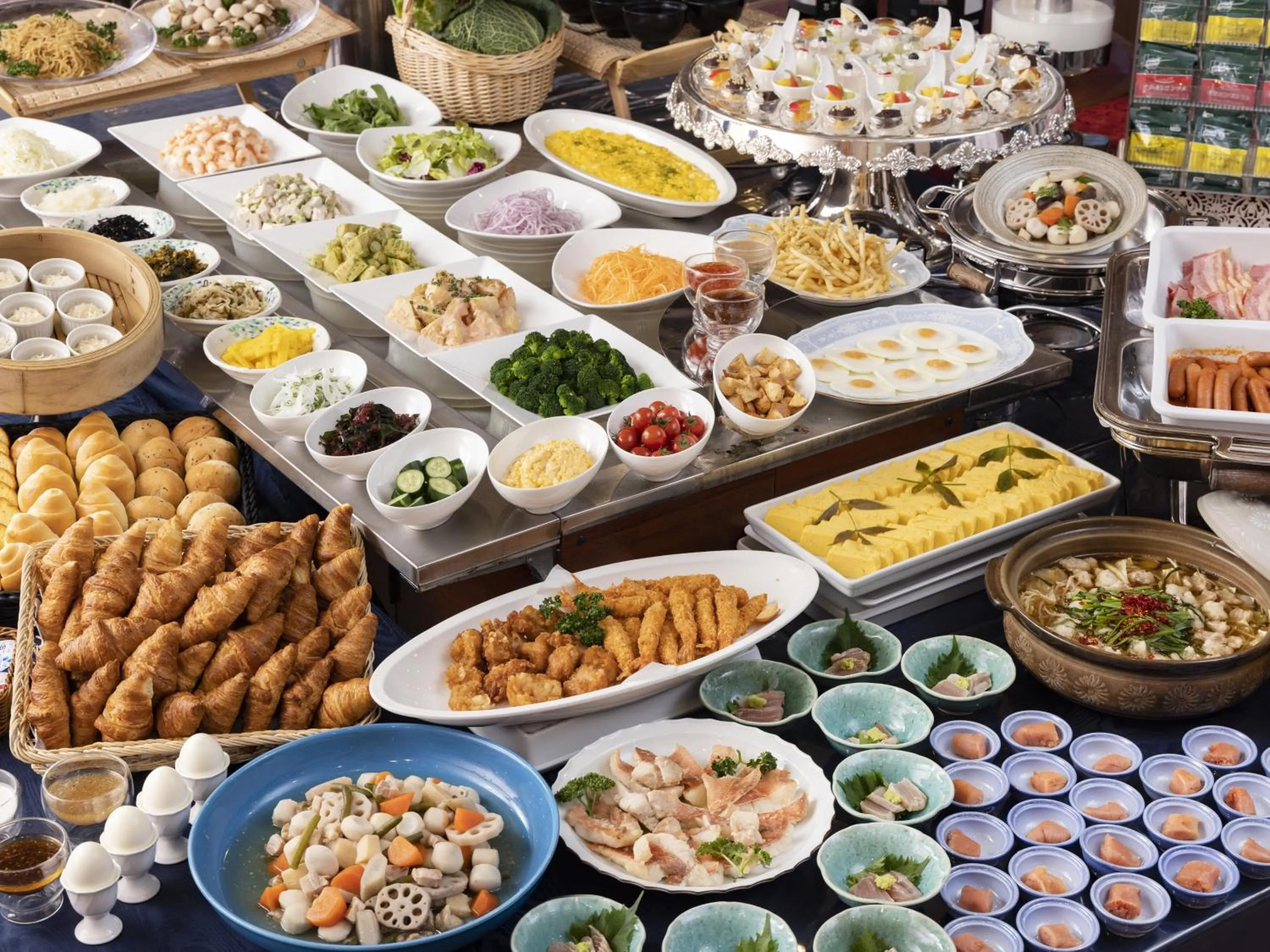 Food and drinks in Ark Hotel Royal Fukuoka Tenjin -ROUTE INN HOTELS-