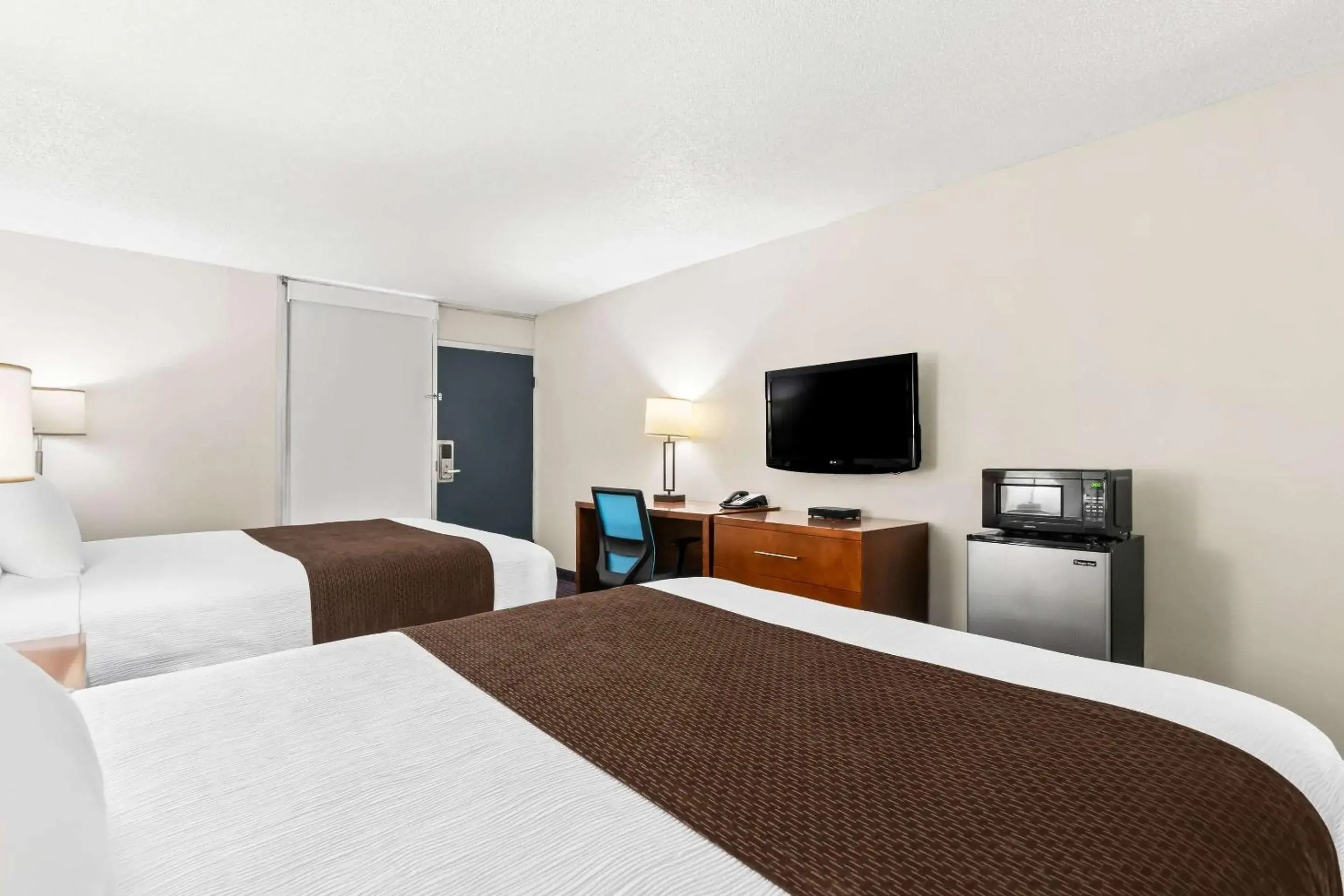 Bedroom, Bed in Rodeway Inn Dalton South Bedroom, Bed in Rodeway Inn Dalton South