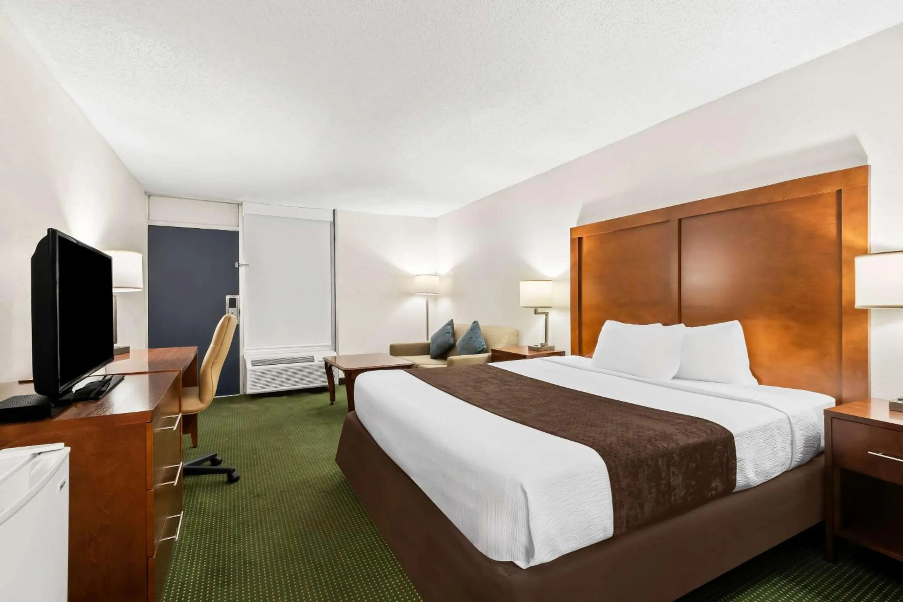 Bedroom, Bed in Rodeway Inn Dalton South