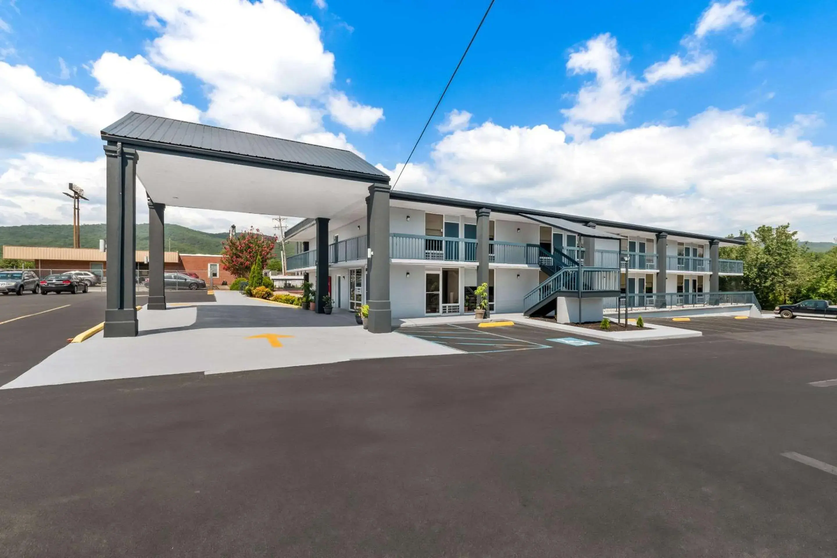 Property building in Rodeway Inn Dalton South Property building in Rodeway Inn Dalton South