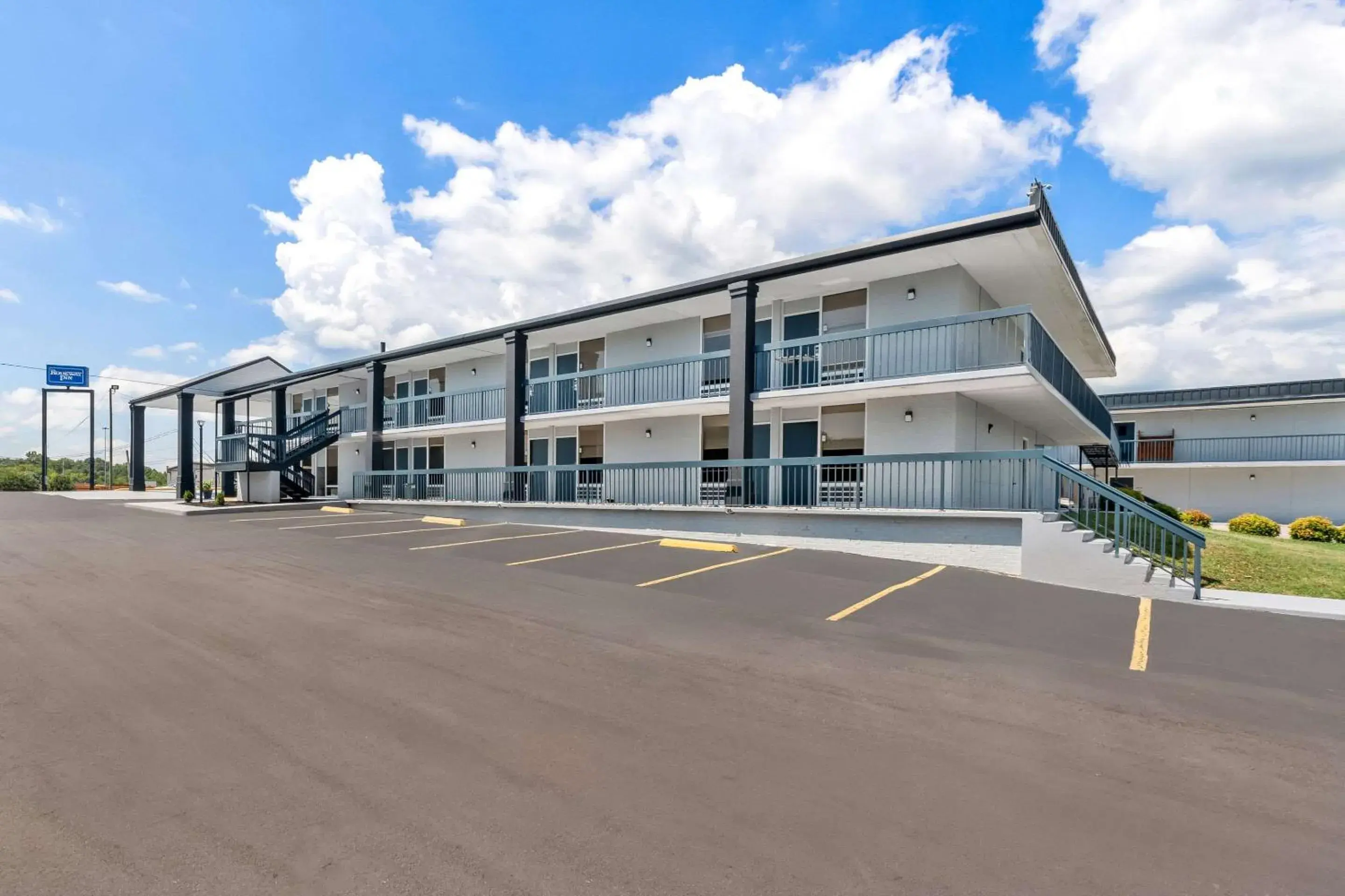 Property building in Rodeway Inn Dalton South Property building in Rodeway Inn Dalton South