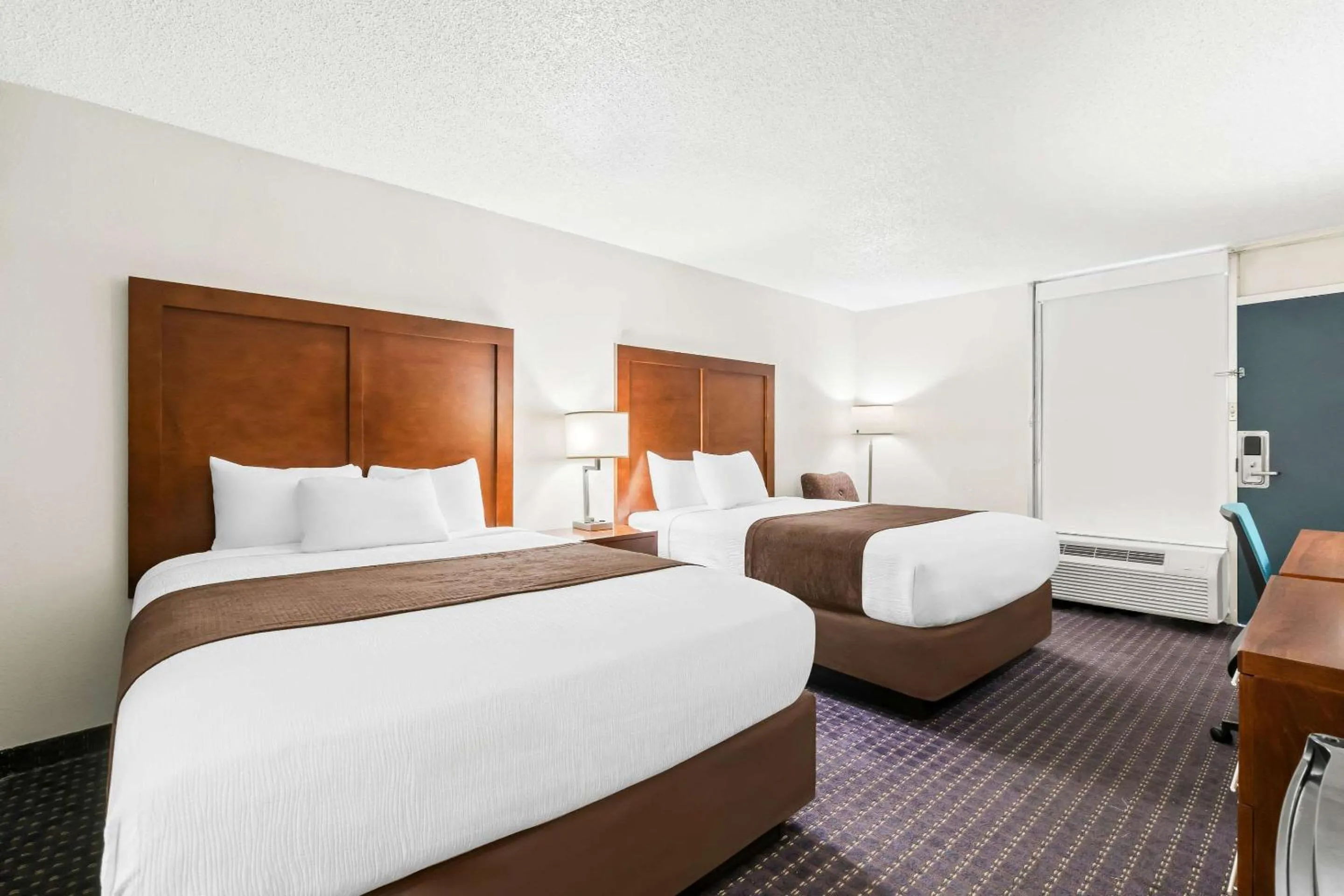 Bedroom, Bed in Rodeway Inn Dalton South