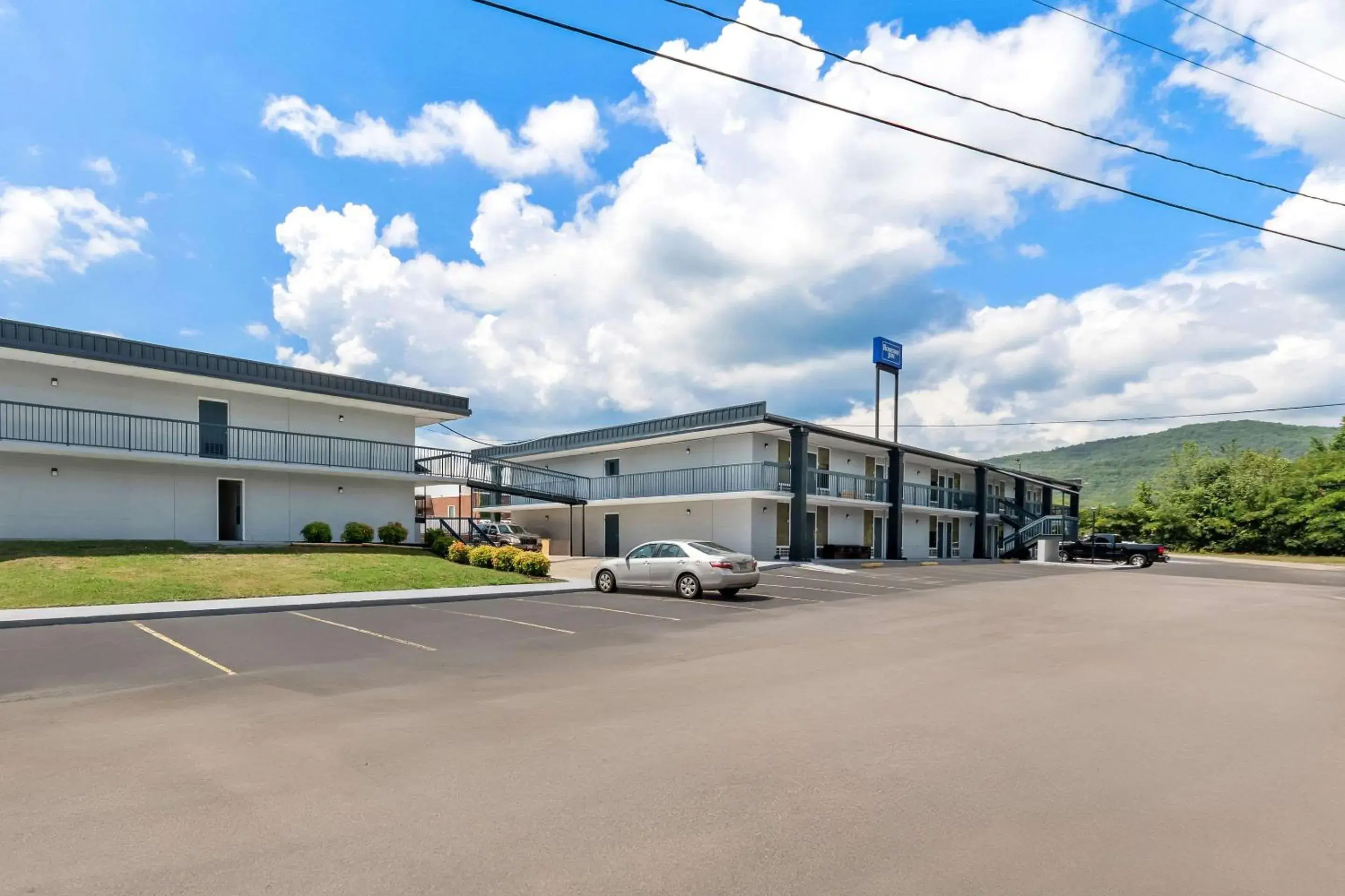 Property building in Rodeway Inn Dalton South Property building in Rodeway Inn Dalton South