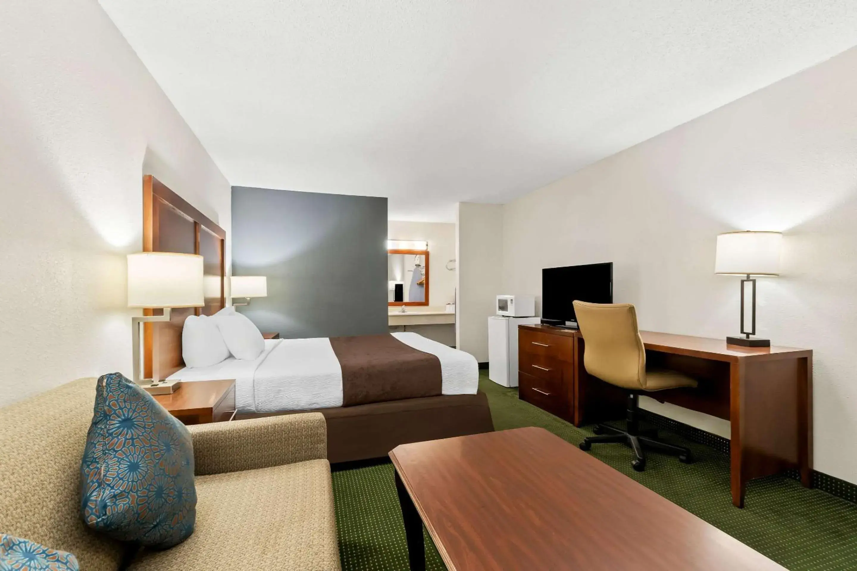 Bedroom, Bed in Rodeway Inn Dalton South Bedroom, Bed in Rodeway Inn Dalton South