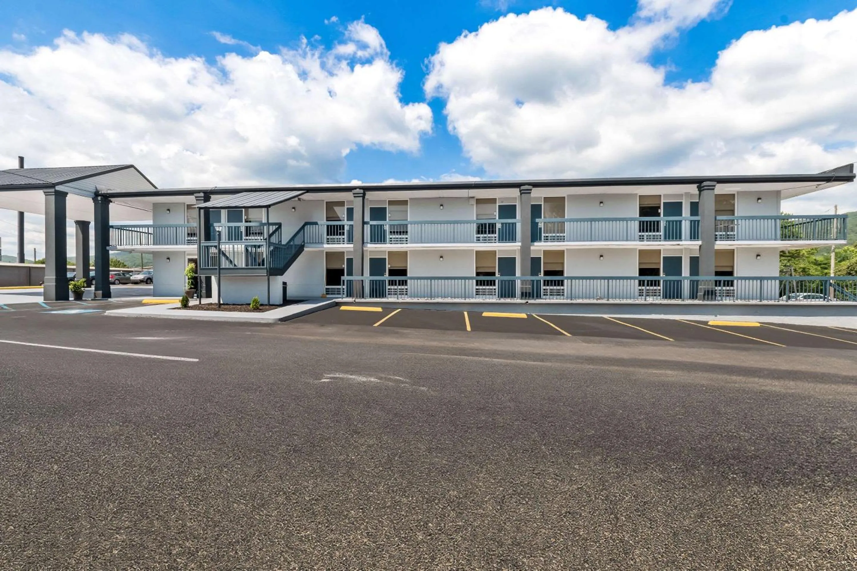 Property building in Rodeway Inn Dalton South