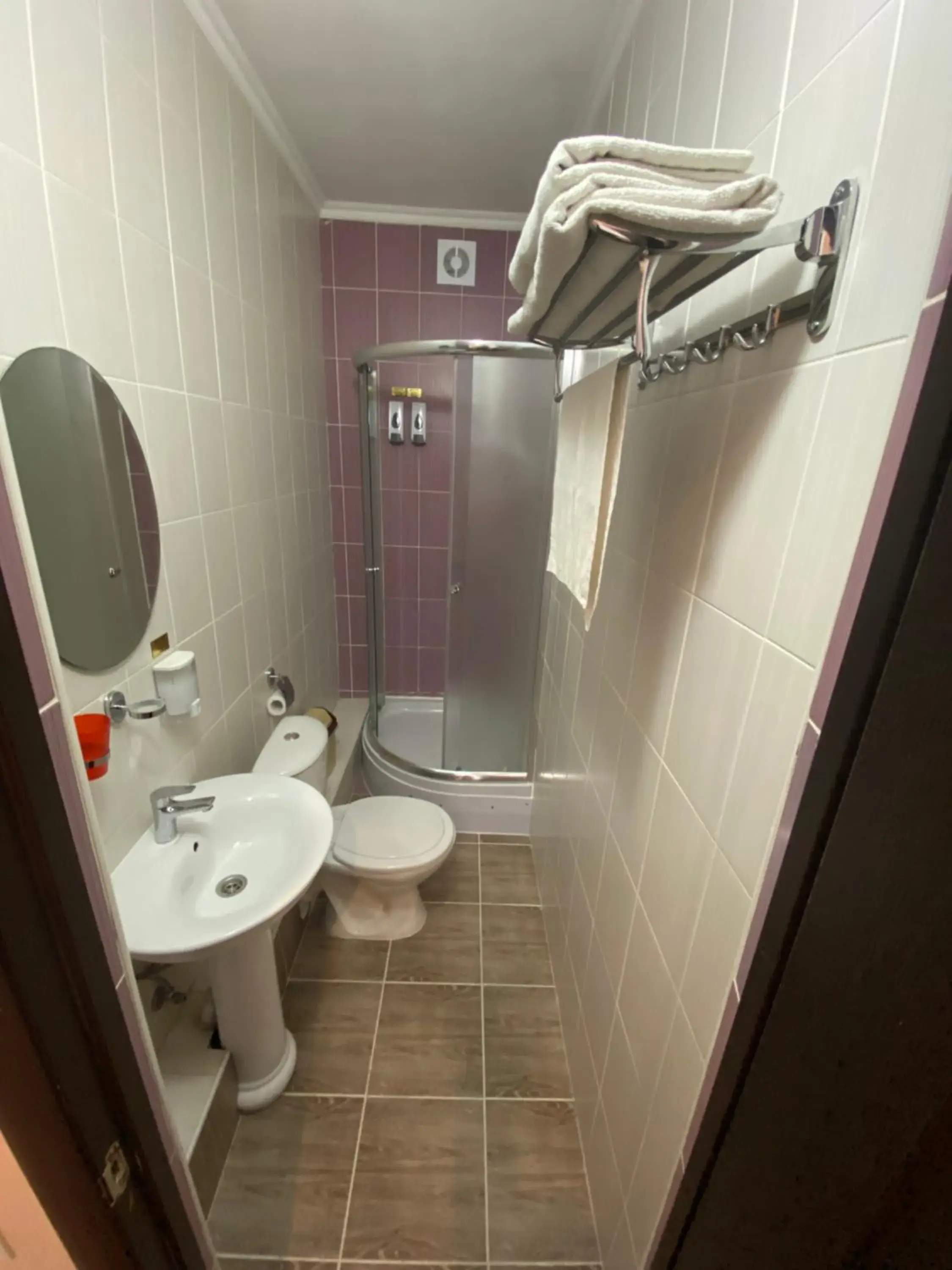 Shower in Ulpan Mini Hotel Shower in Ulpan Mini Hotel