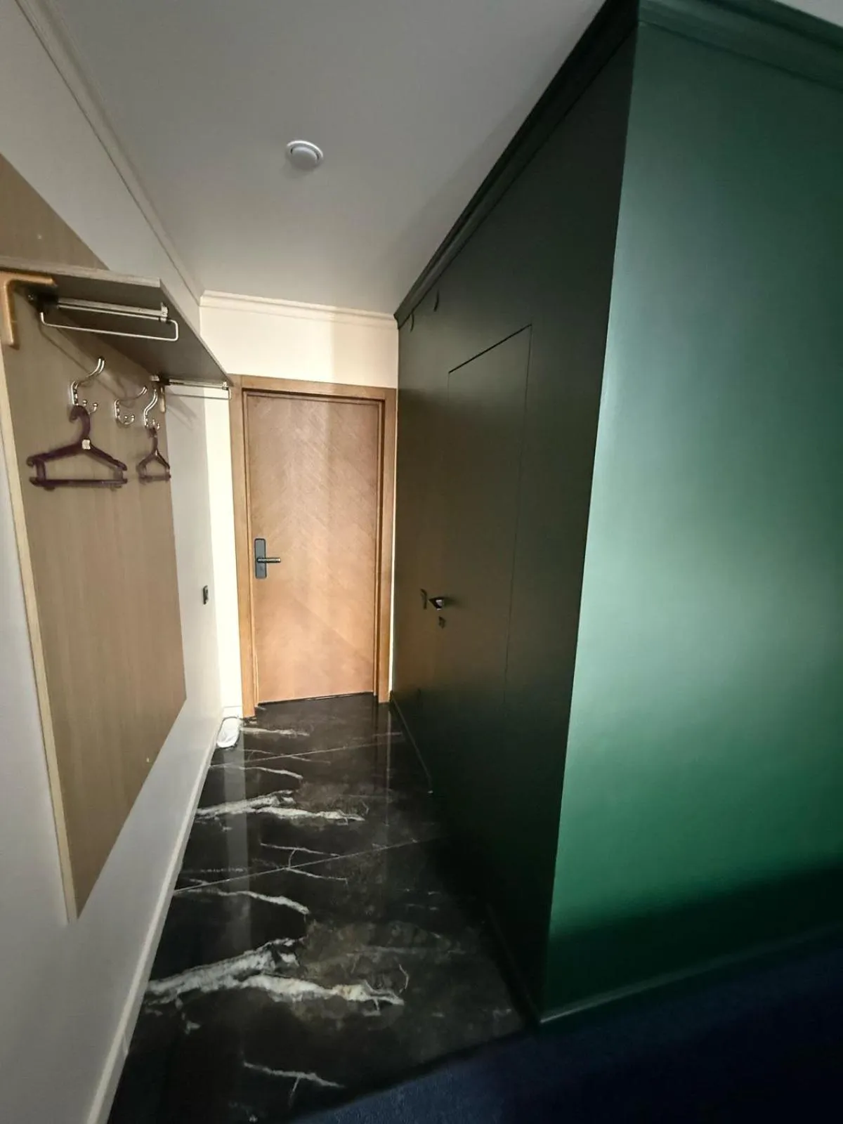 wardrobe in Ulpan Mini Hotel