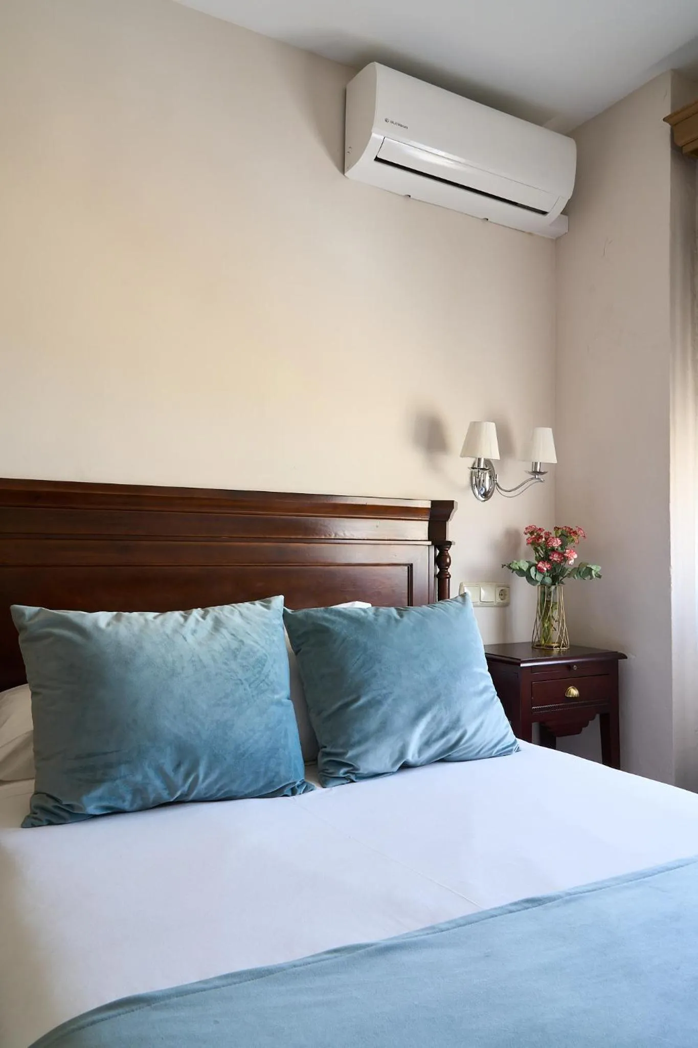 Decorative detail, Bed in Hotel María de Molina