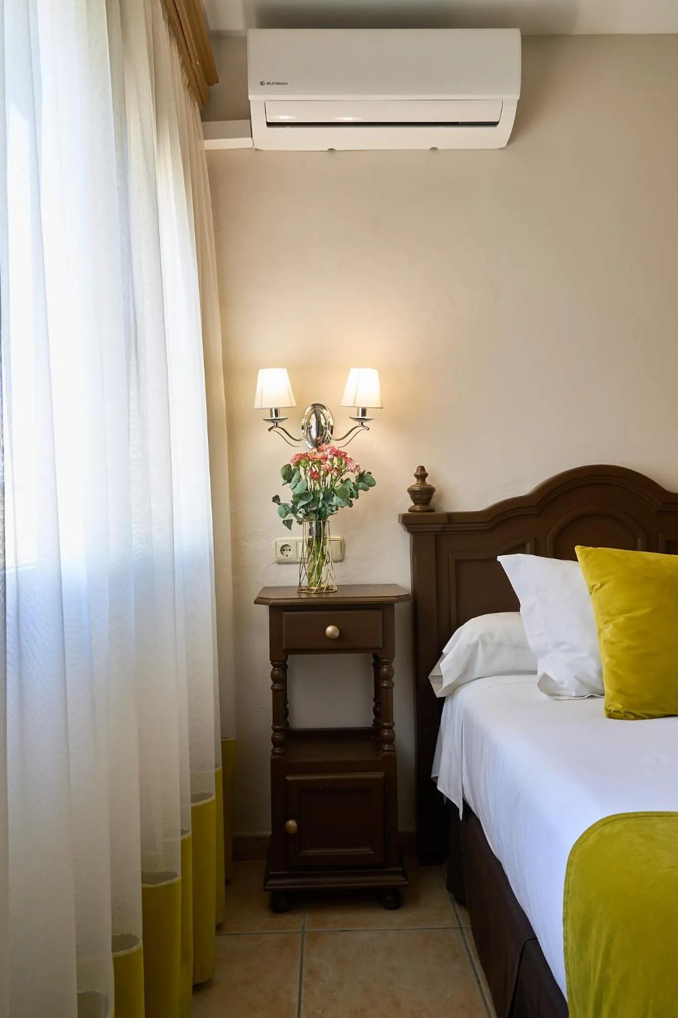 Decorative detail, Bed in Hotel María de Molina