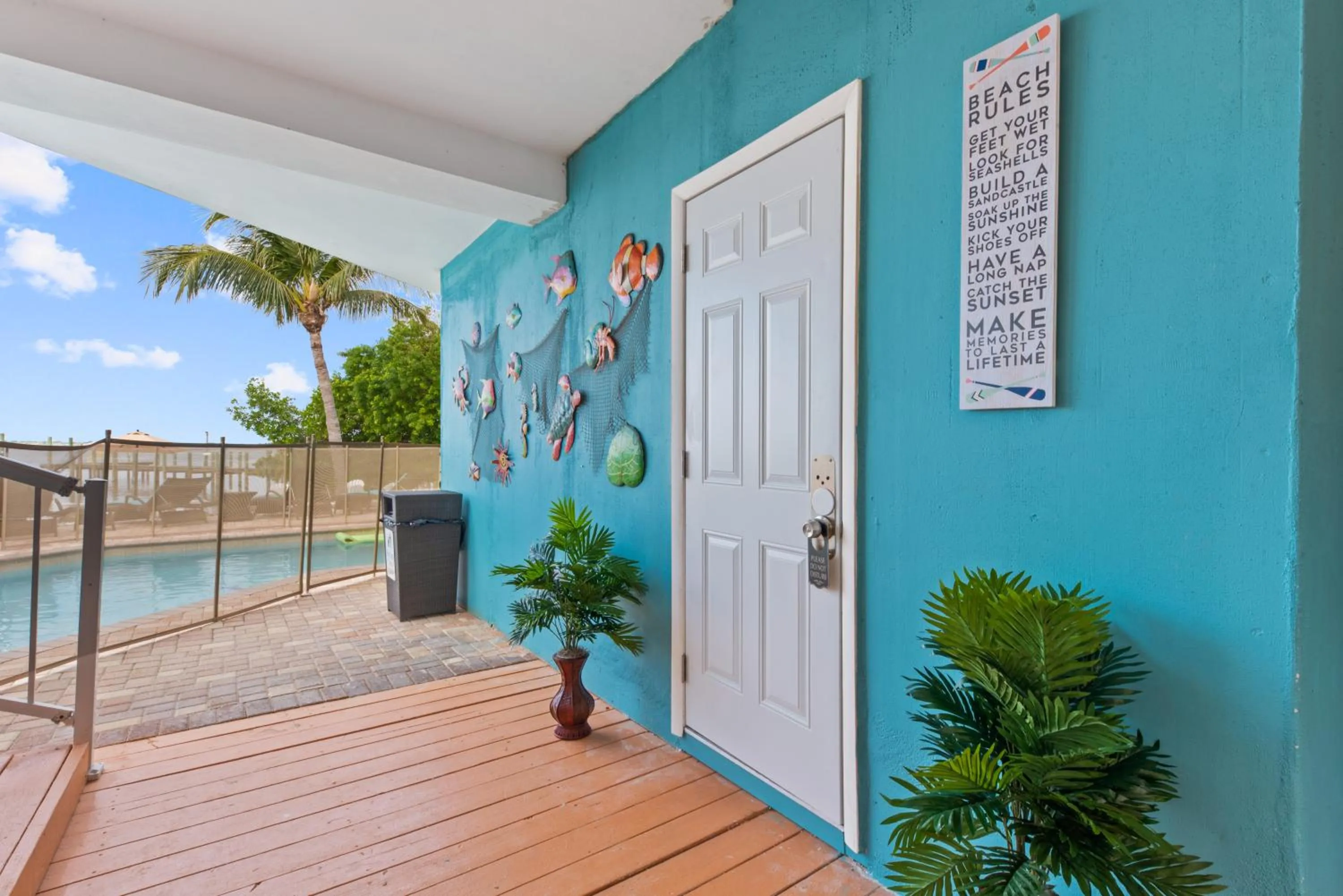 Facade/entrance in Aquarius North