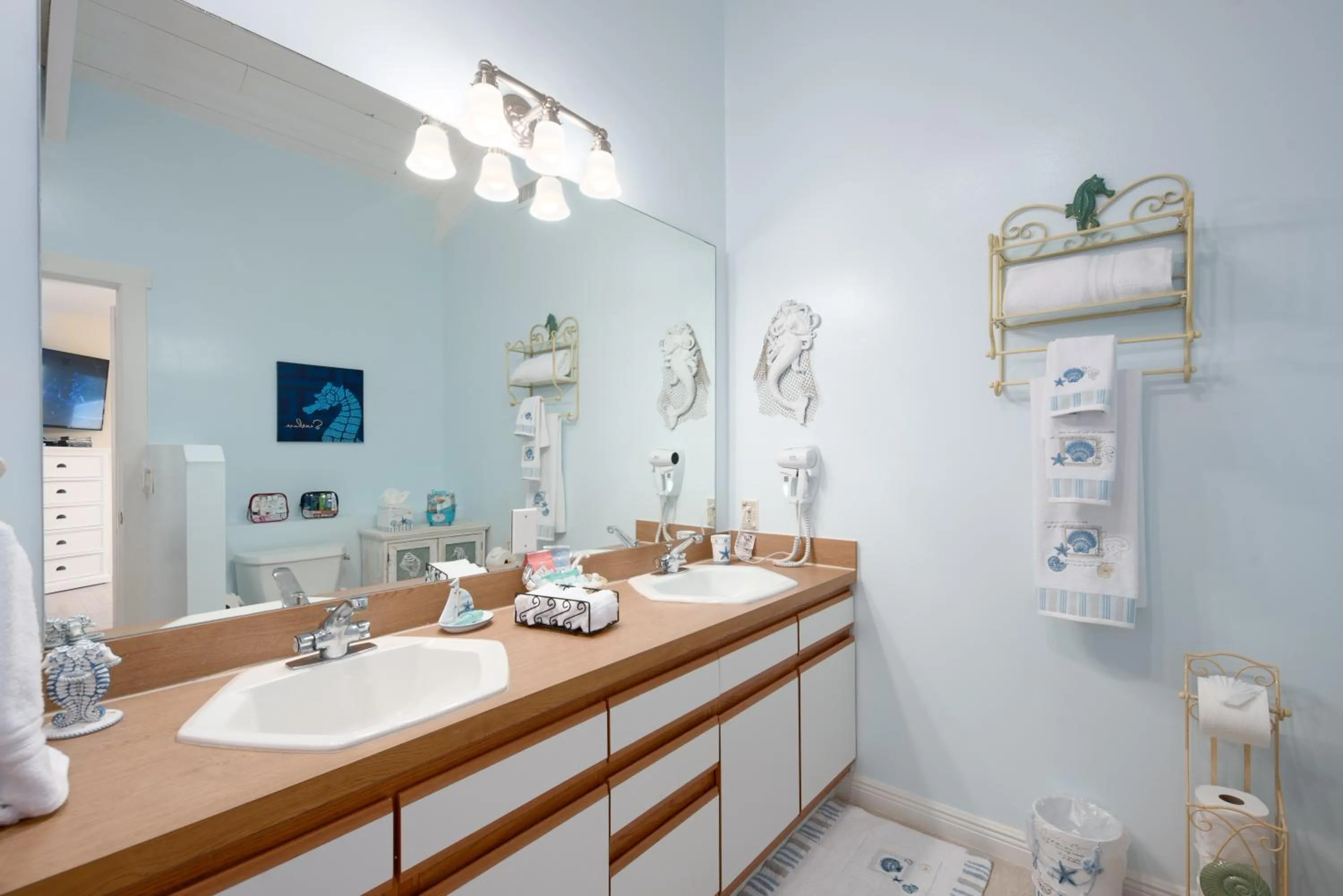 Bathroom in Aquarius North