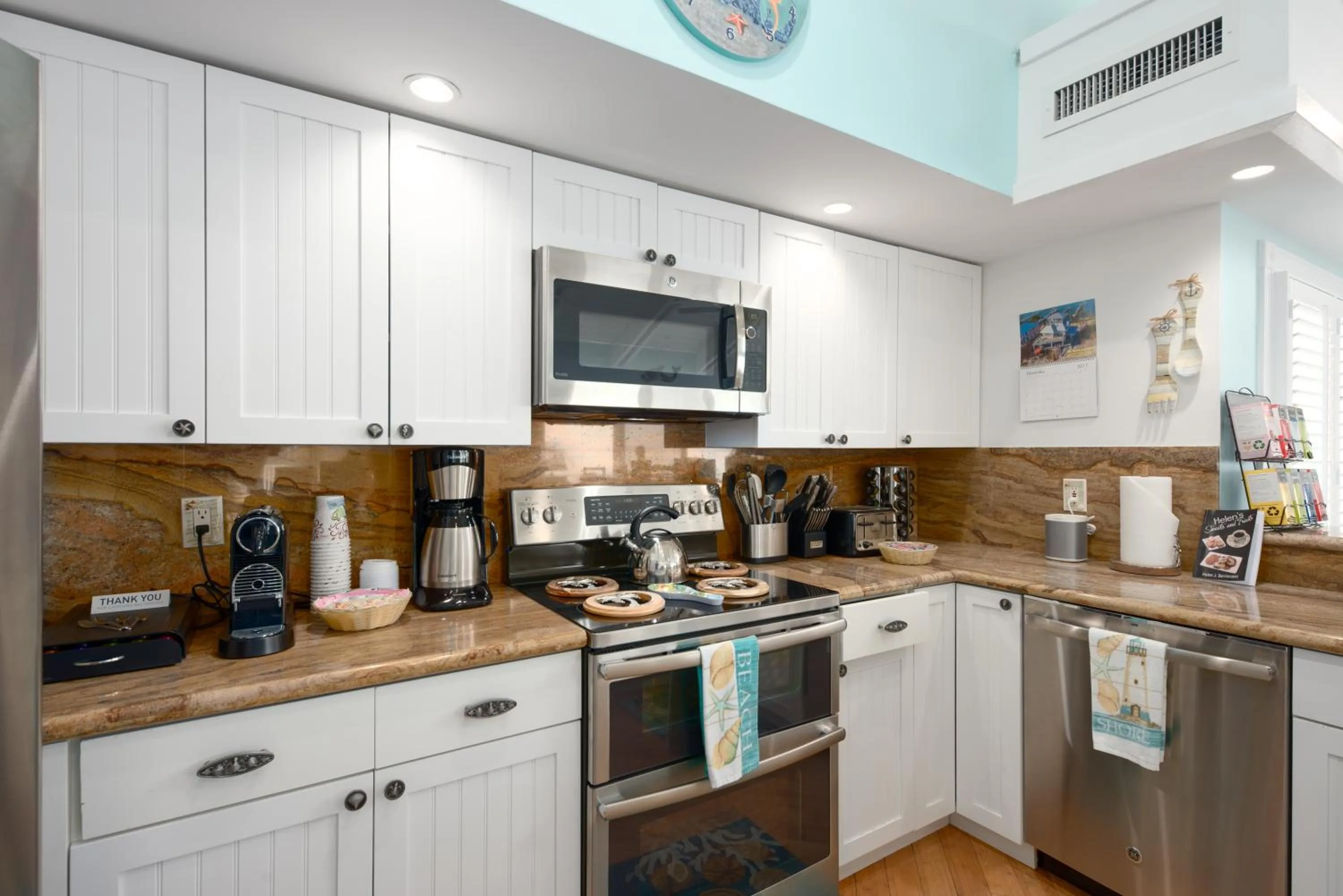 Kitchen or kitchenette in Aquarius North