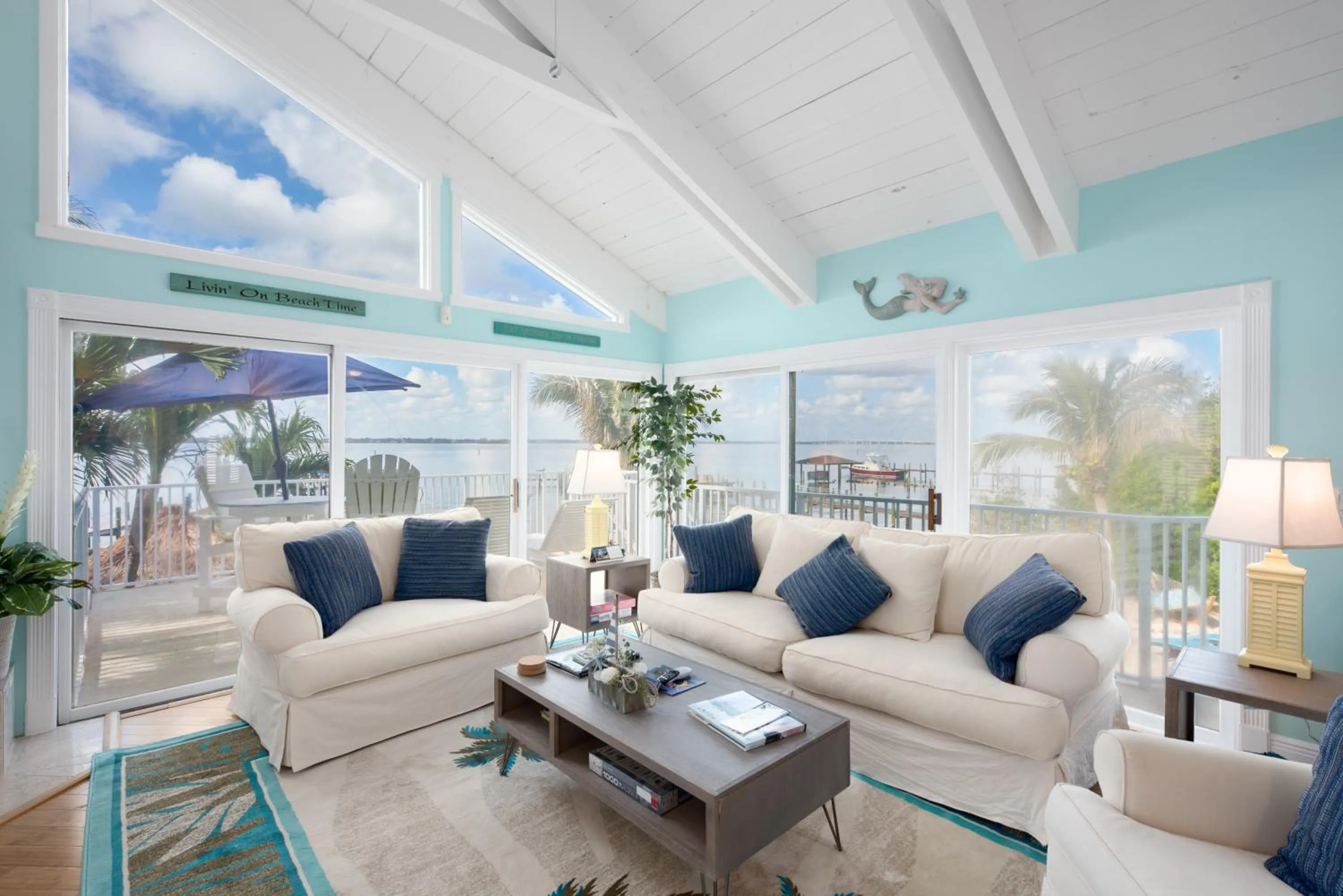 Living room in Aquarius North