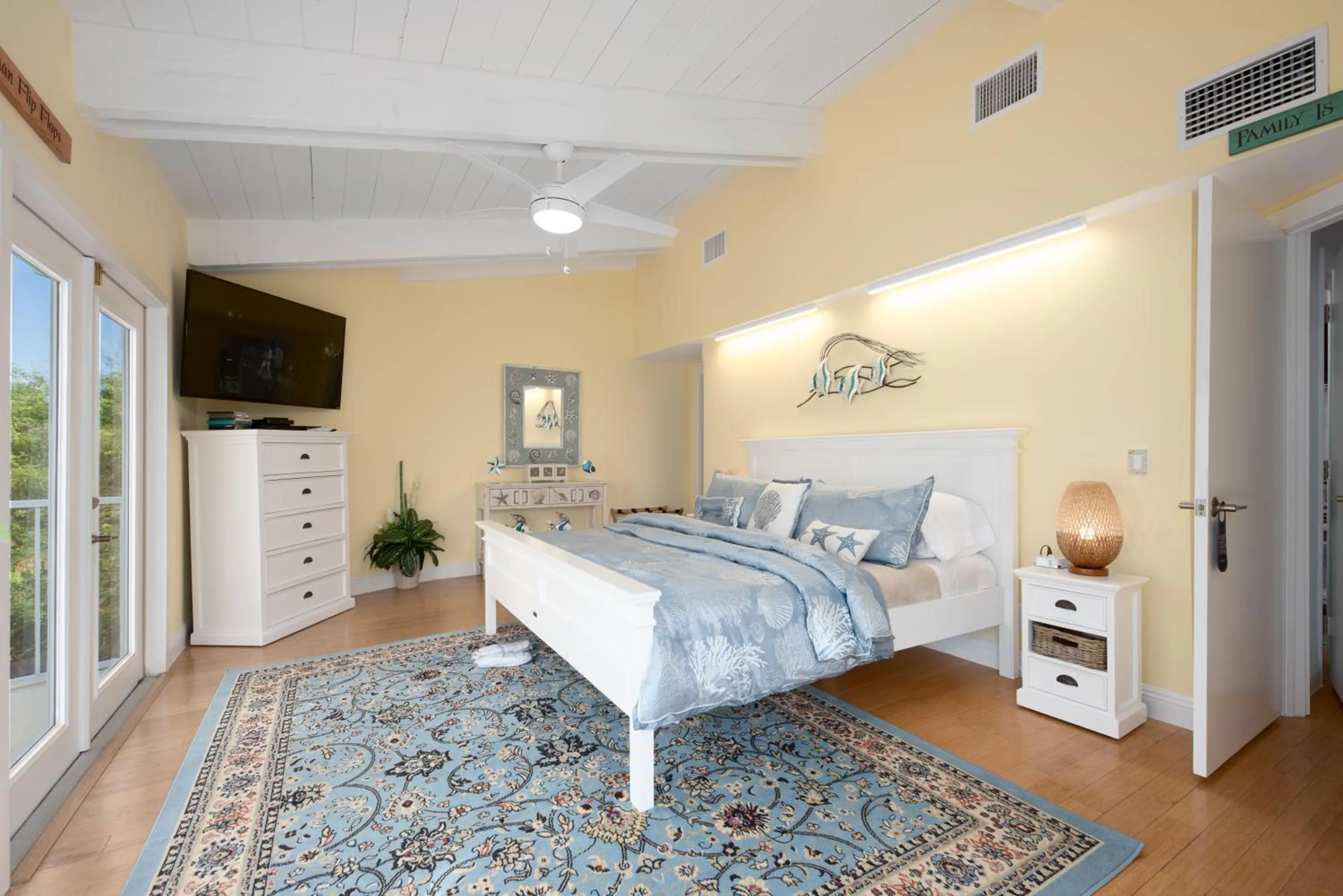 TV and multimedia, Bed in Aquarius North