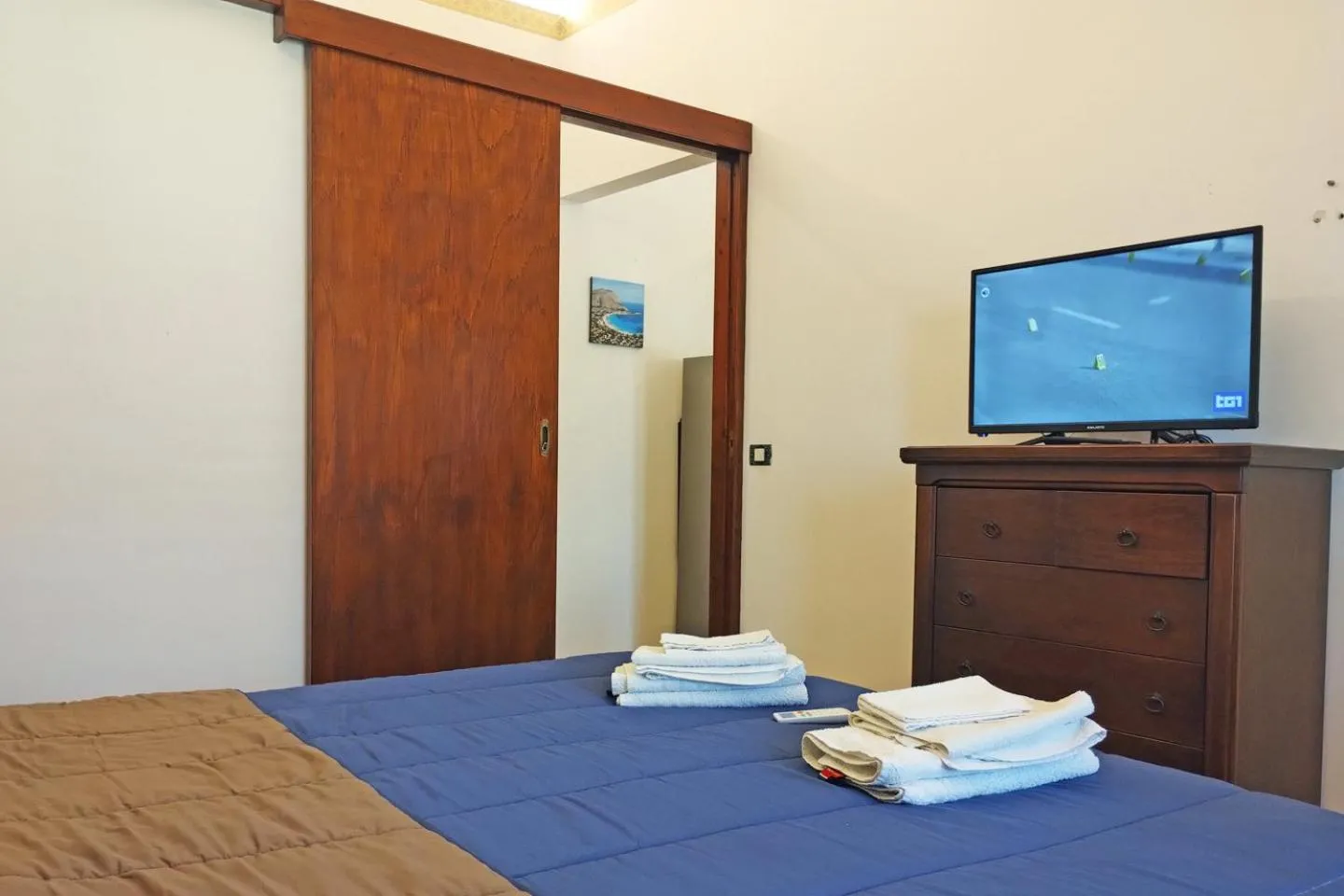 TV and multimedia, Bed in Porta Carini Residence