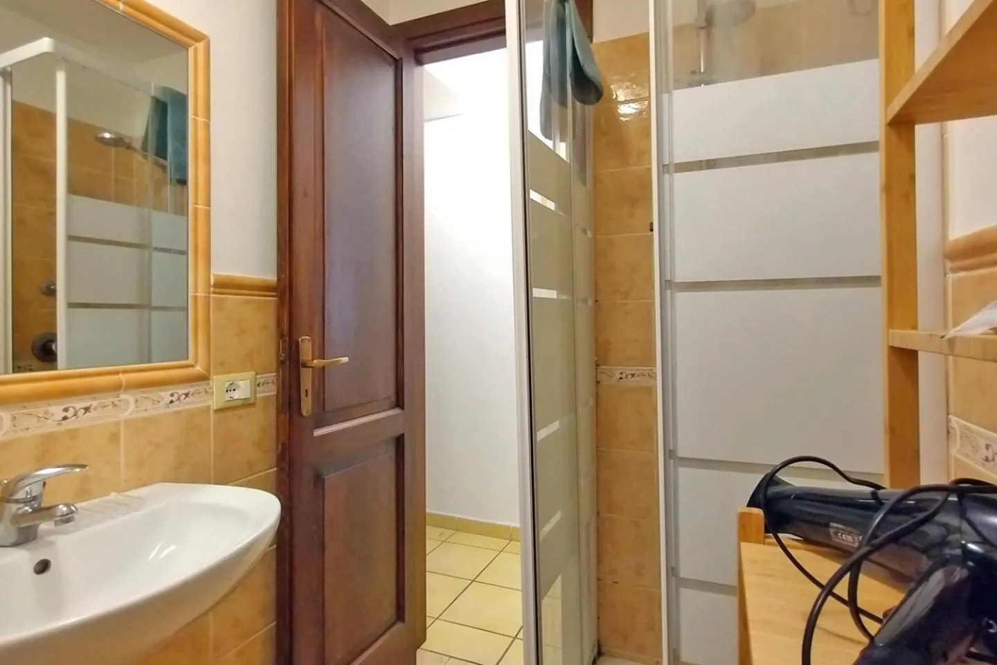 Shower in Porta Carini Residence