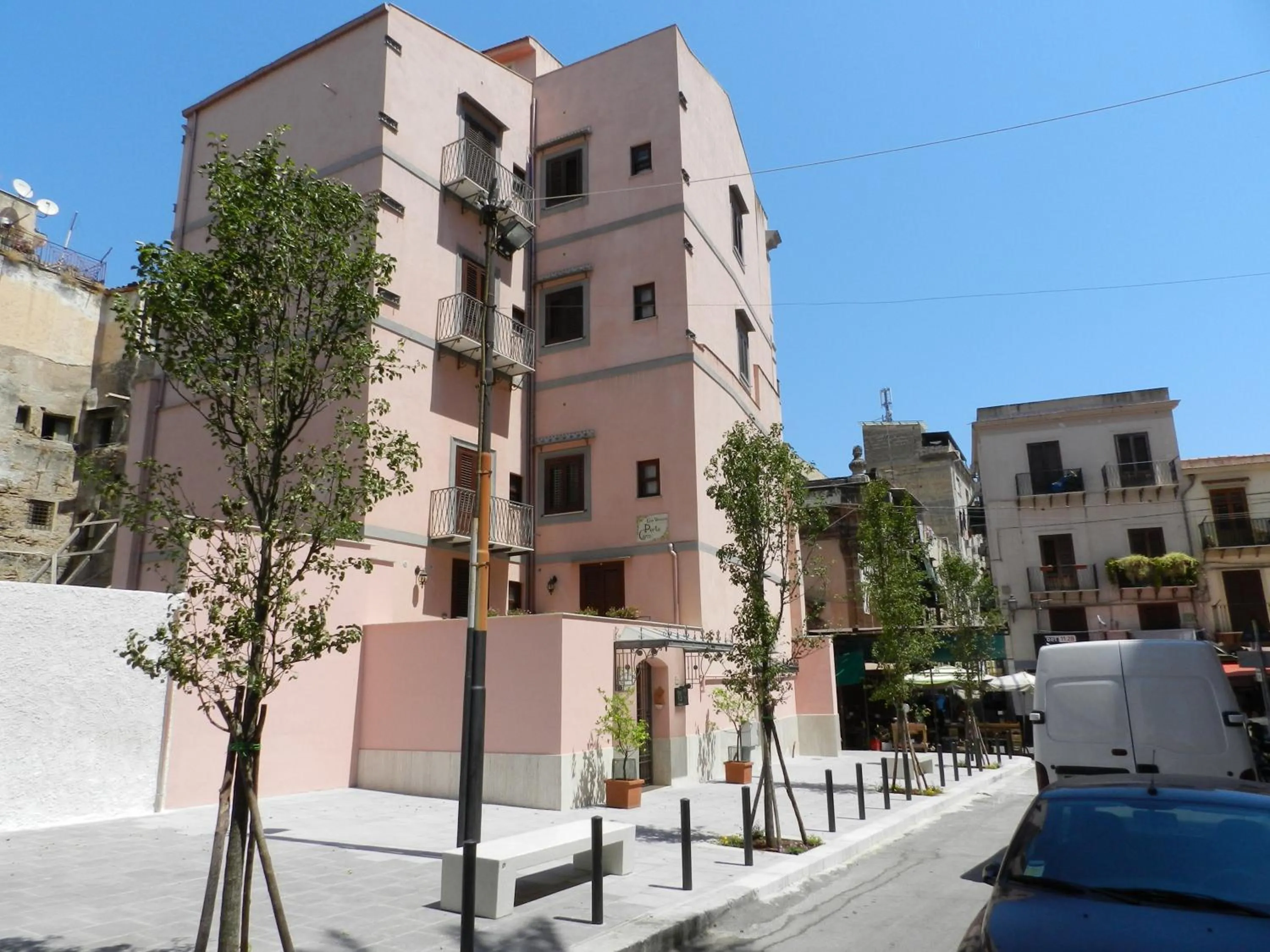 Facade/entrance in Porta Carini Residence