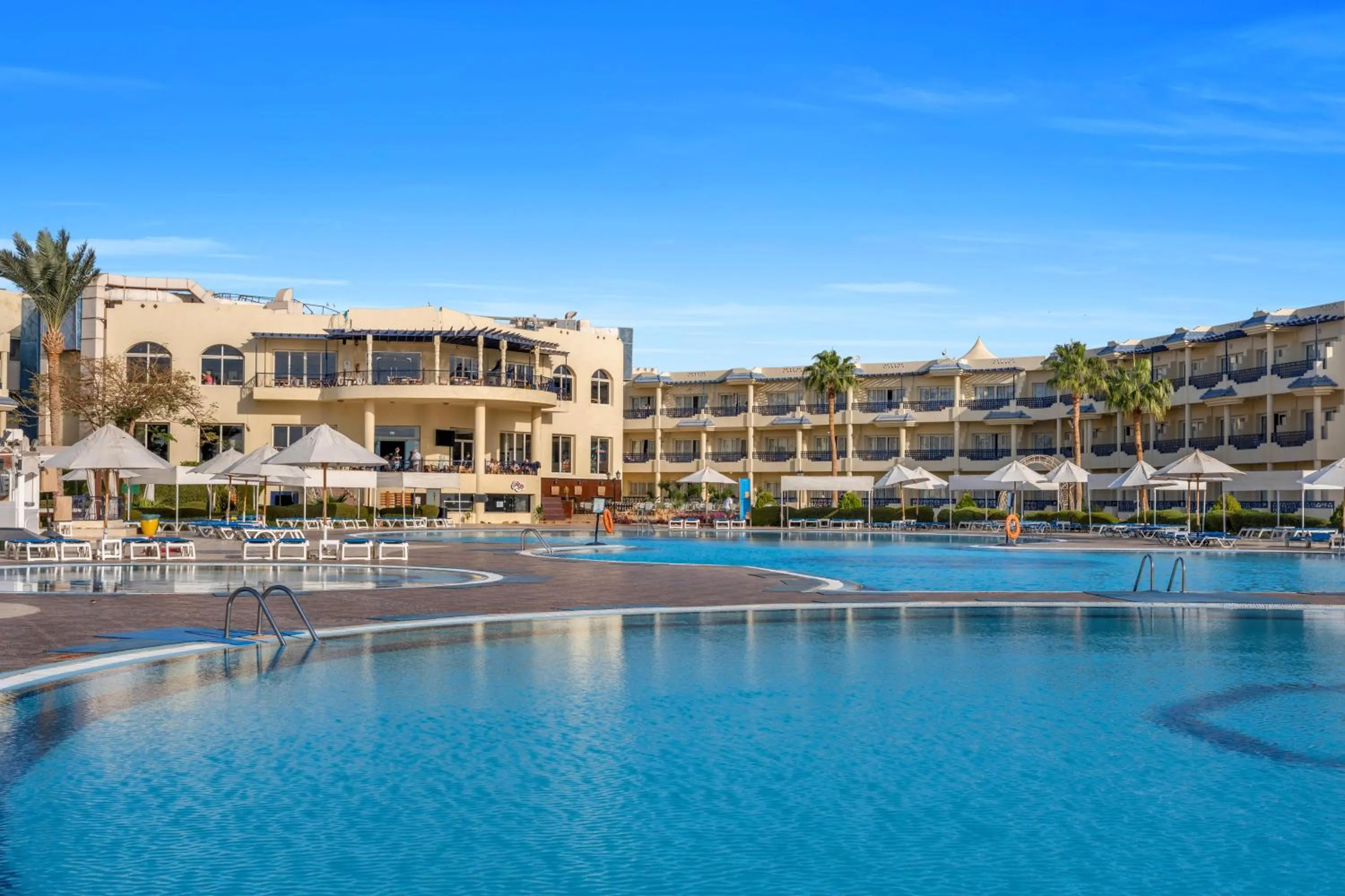 Swimming pool in Grand Oasis Resort