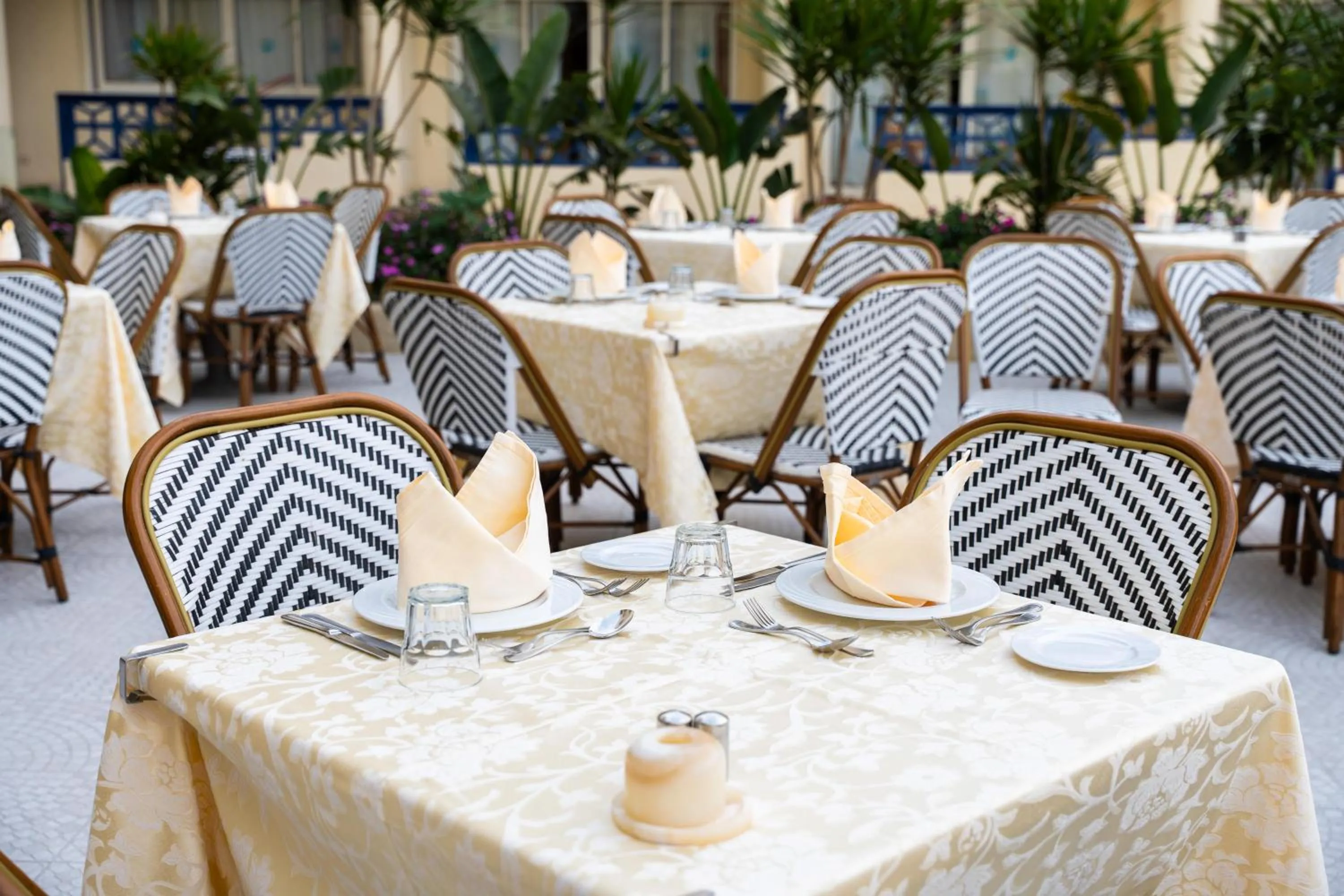 Restaurant/places to eat in Grand Oasis Resort