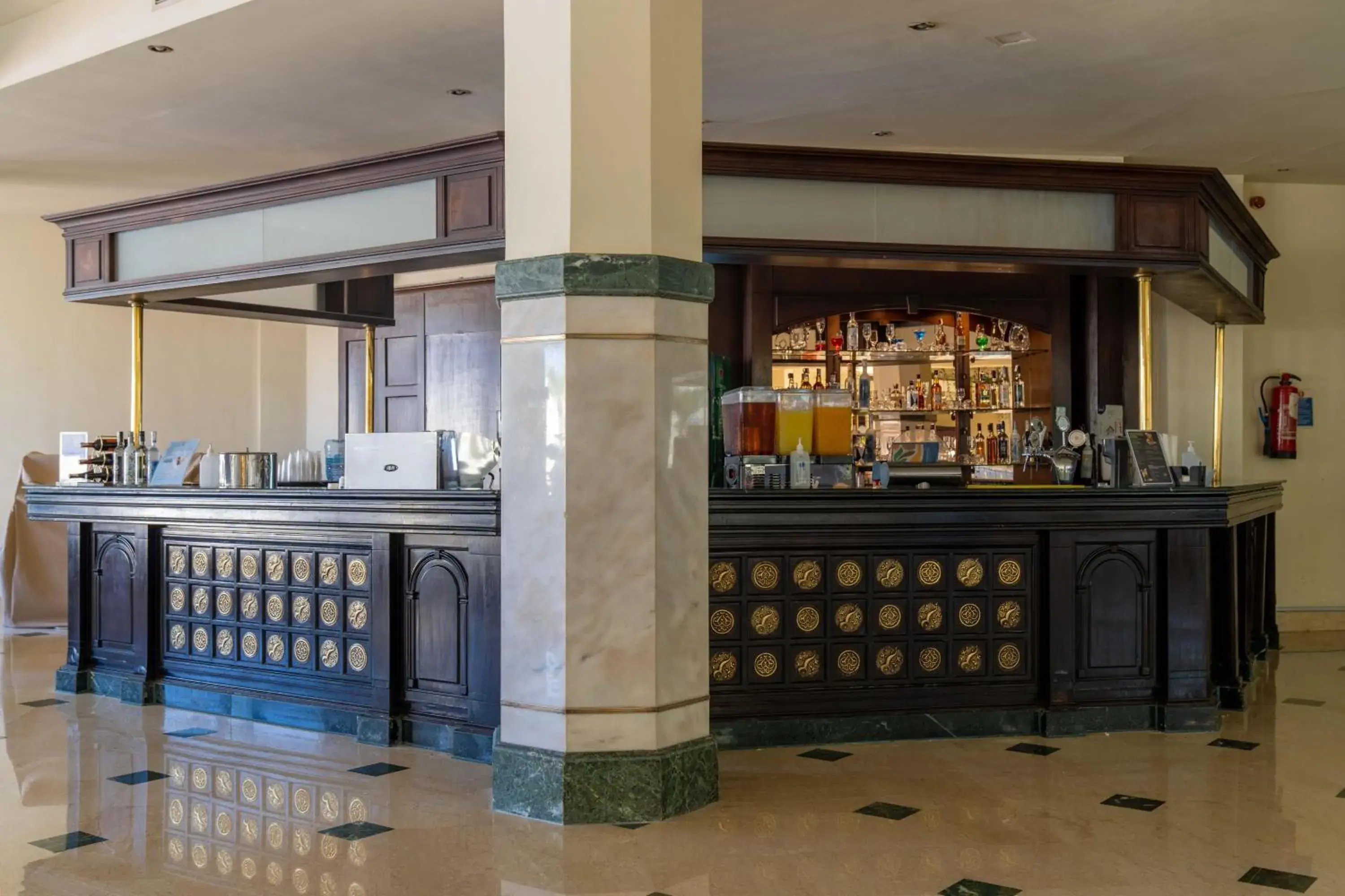 Lounge or bar in Grand Oasis Resort Lounge or bar in Grand Oasis Resort
