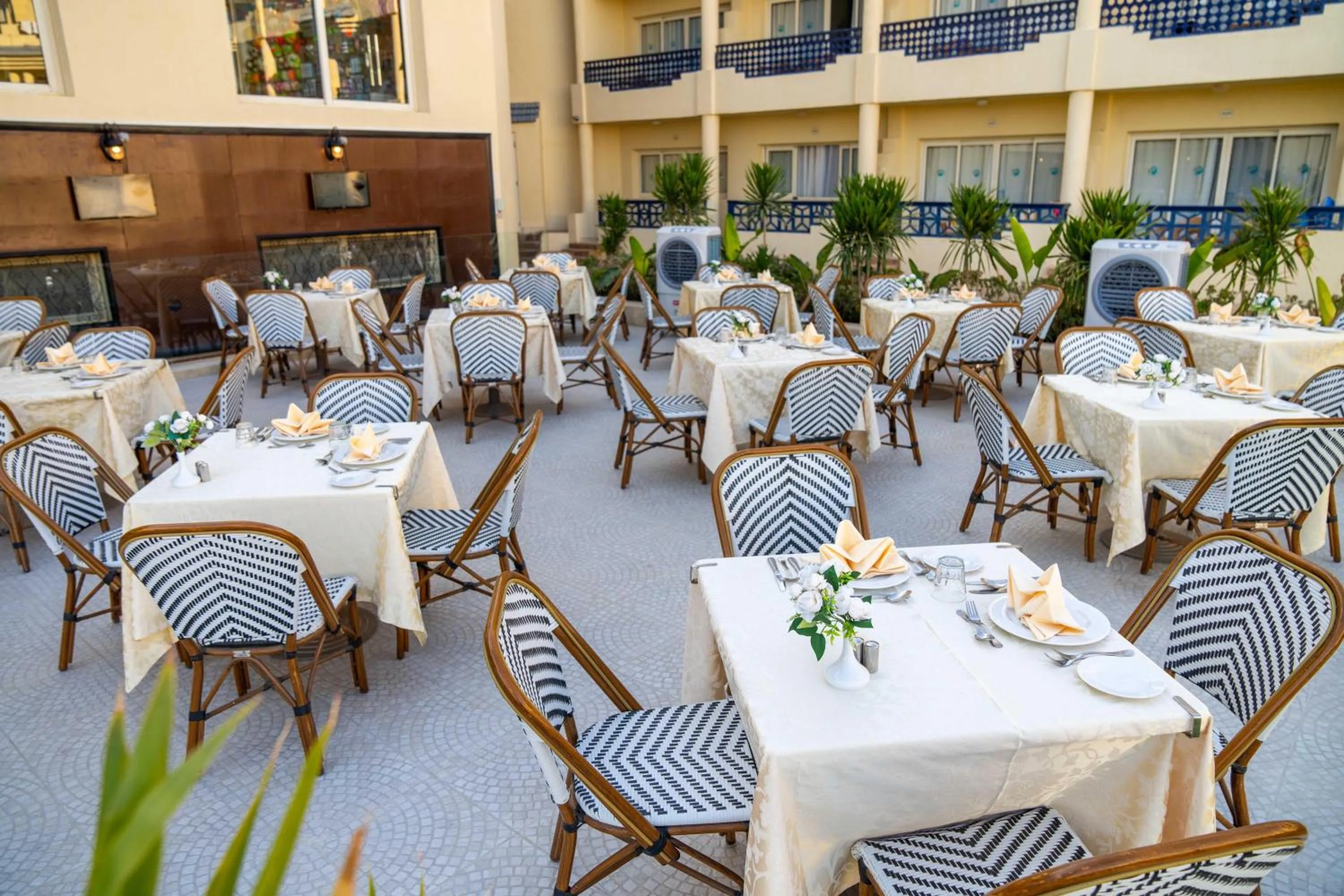 Restaurant/places to eat in Grand Oasis Resort