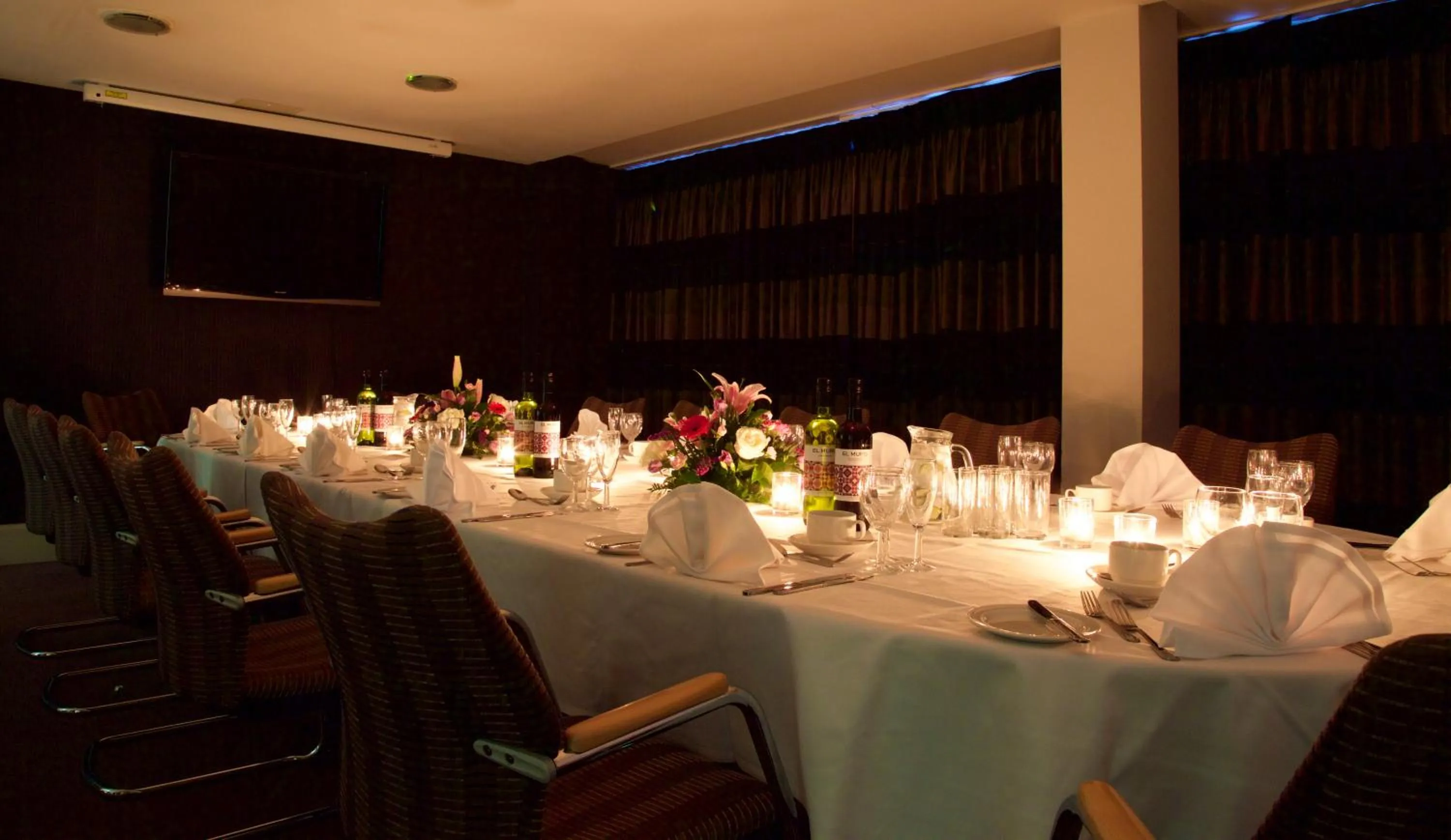 Food and drinks in London Croydon Aerodrome Hotel, BW Signature Collection