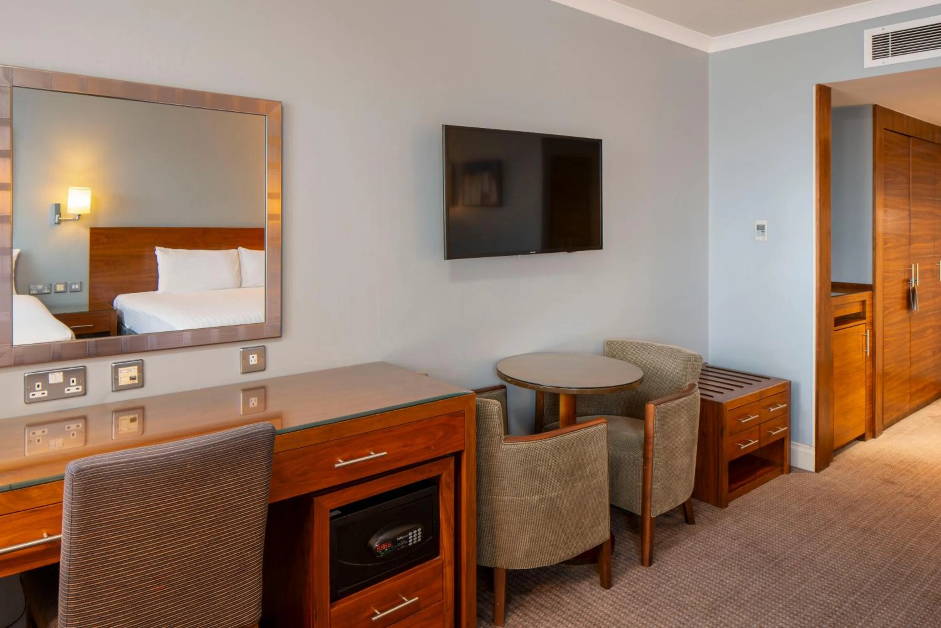 TV and multimedia in London Croydon Aerodrome Hotel, BW Signature Collection