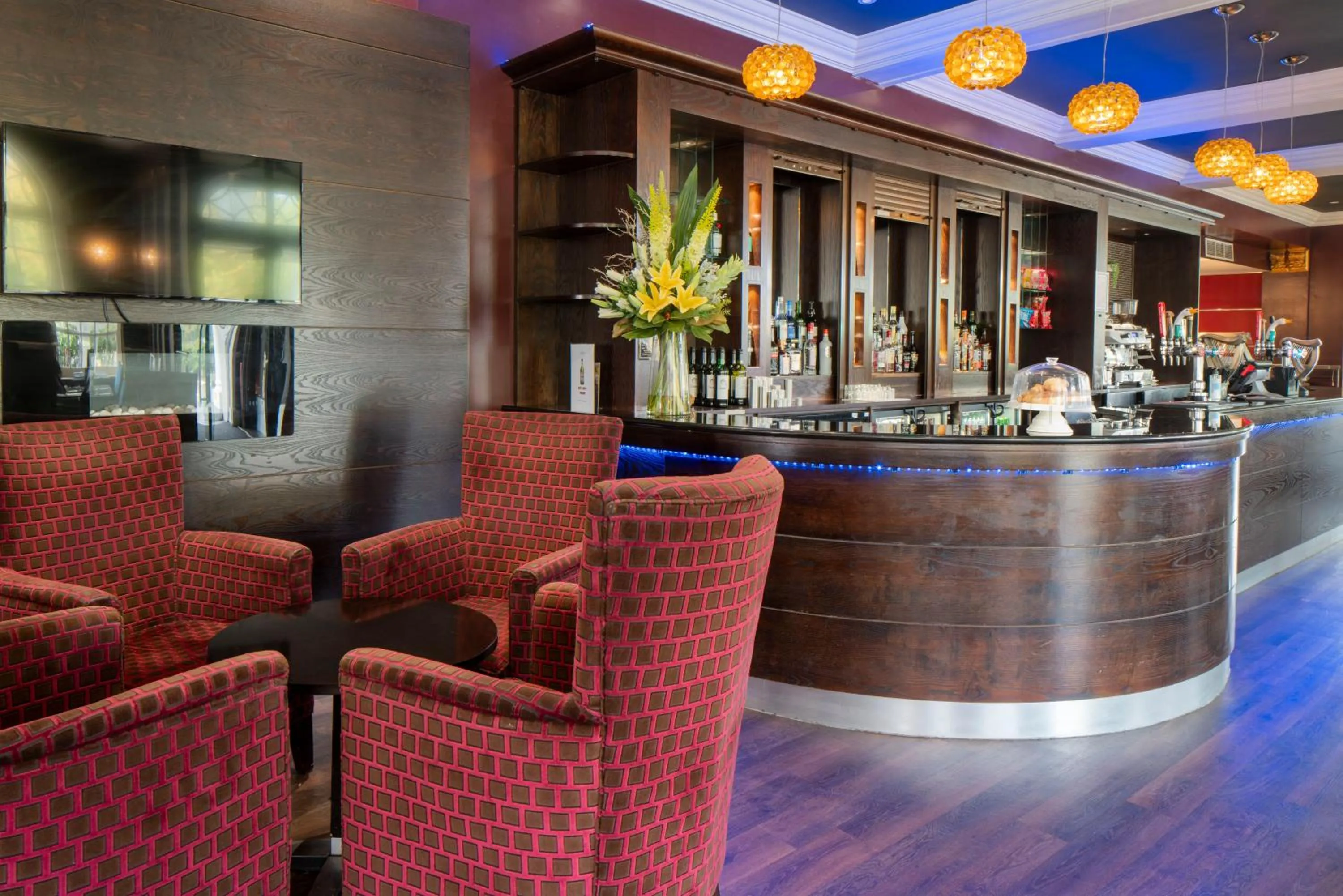 Lounge or bar in London Croydon Aerodrome Hotel, BW Signature Collection