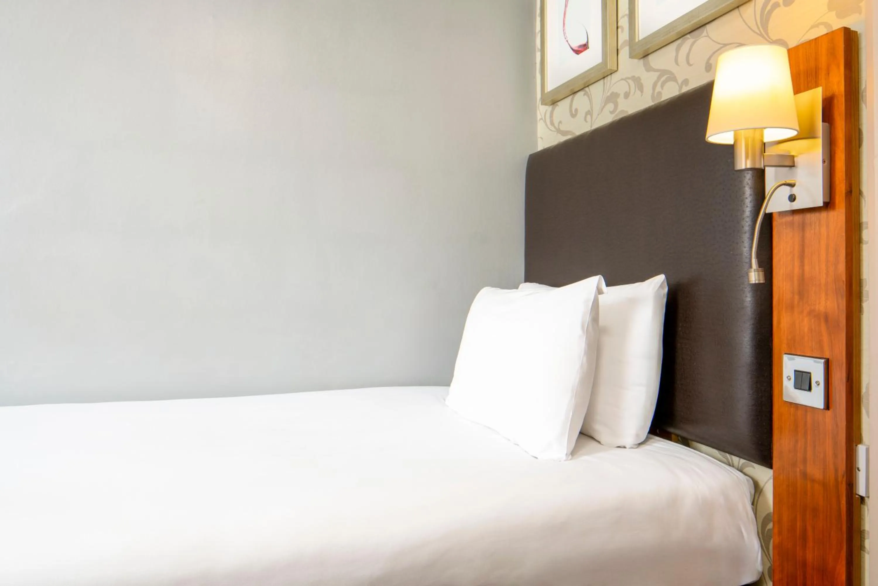 Bed in London Croydon Aerodrome Hotel, BW Signature Collection