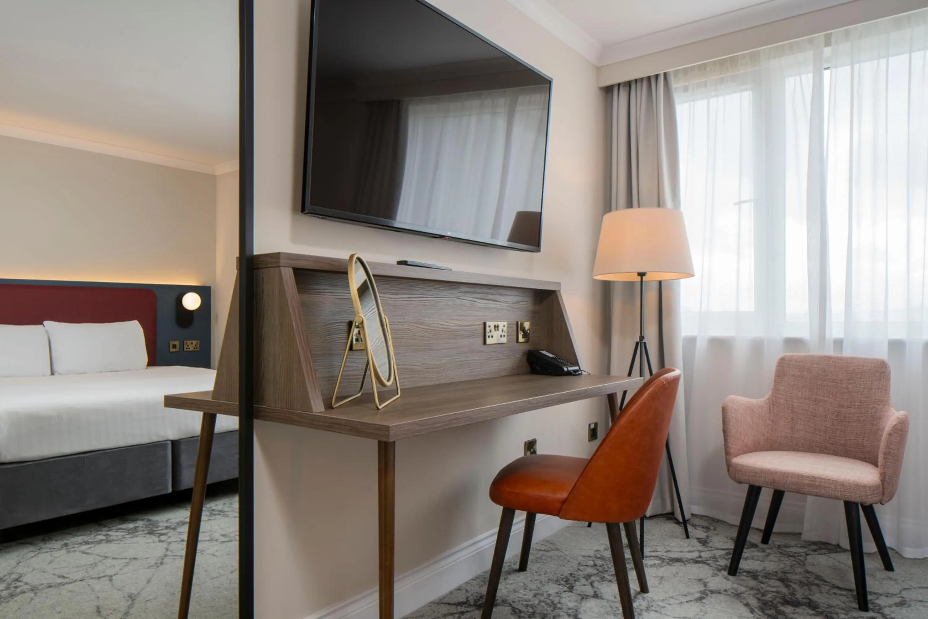 TV and multimedia, Bed in London Croydon Aerodrome Hotel, BW Signature Collection