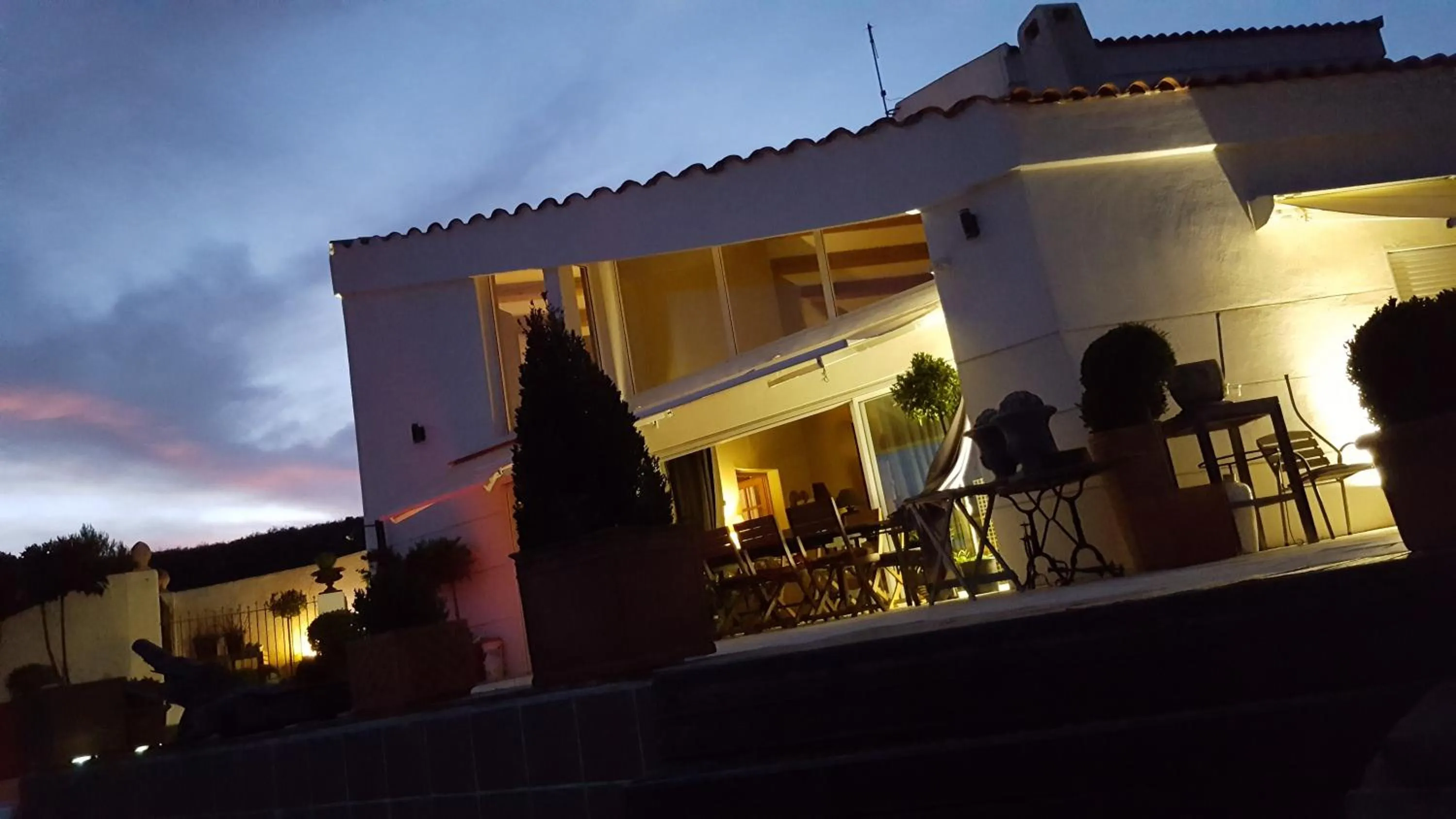 Property building in La Villa Blanche