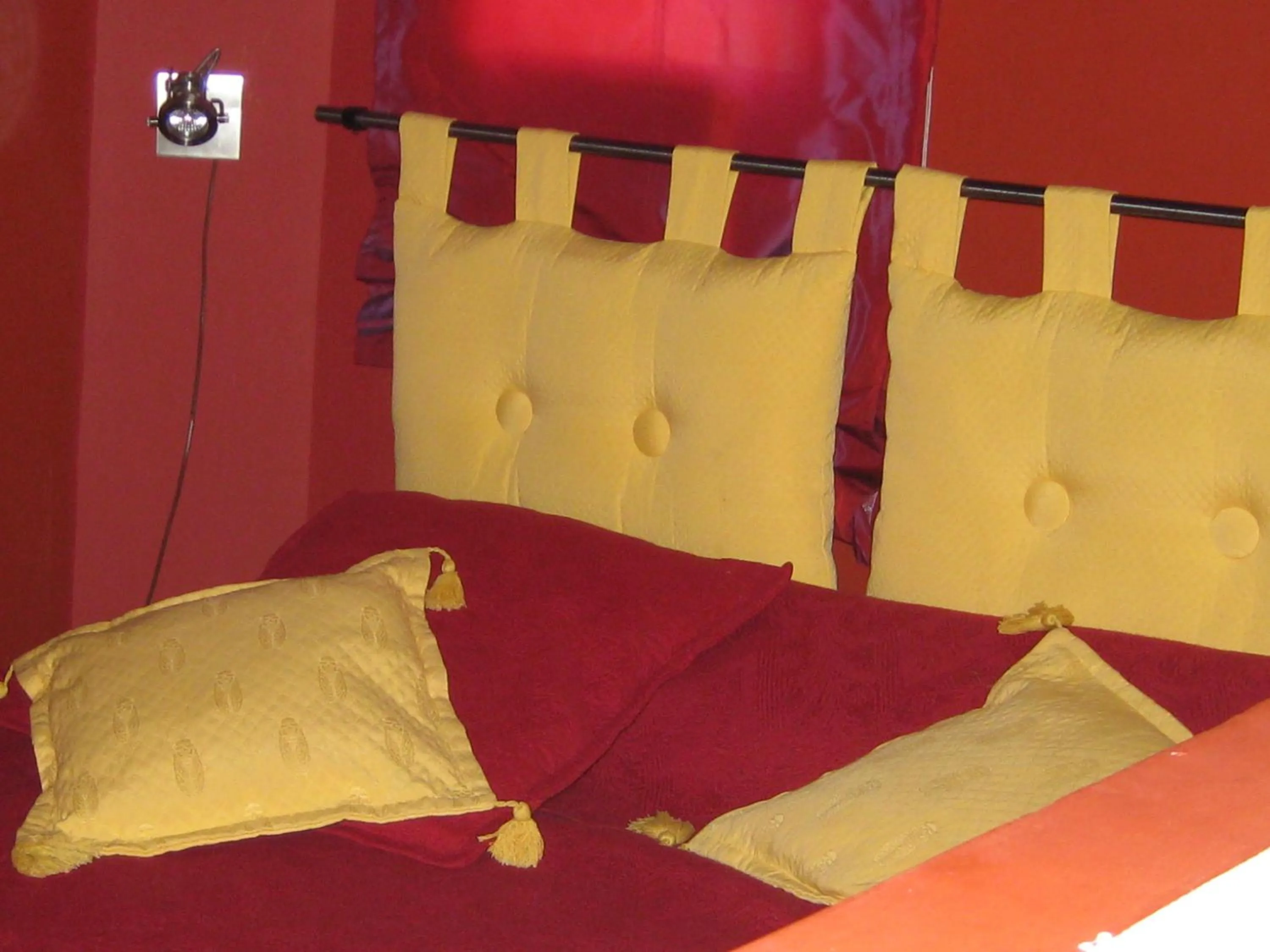 Photo of the whole room, Bed in La Villa Blanche