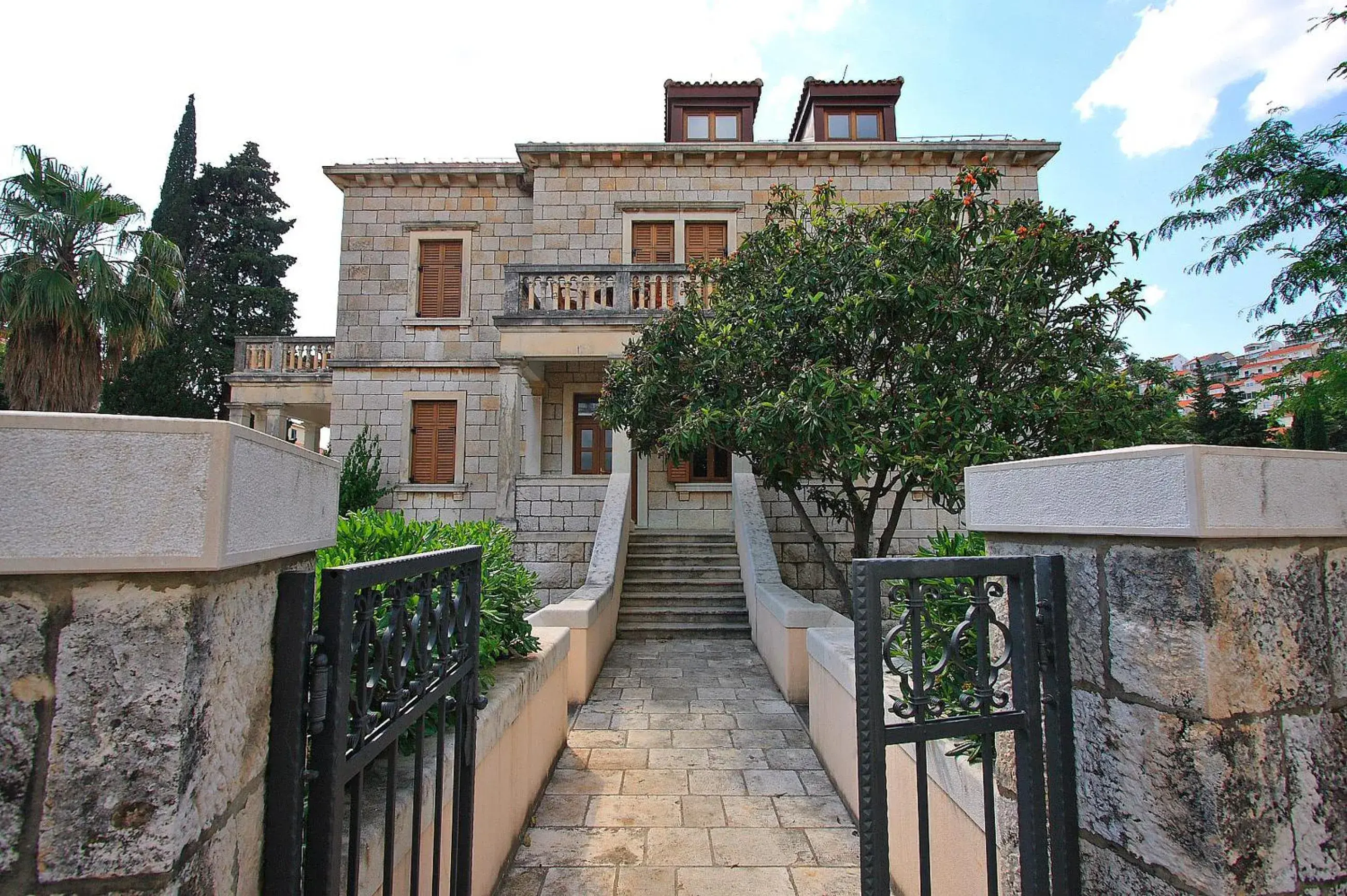 Facade/entrance in Villa Filaus B&B