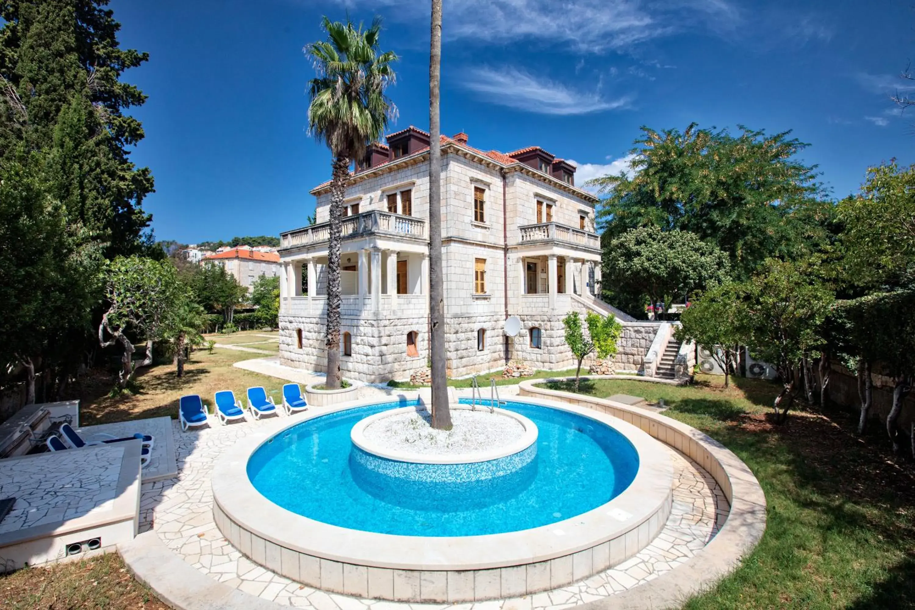 Property building, Swimming Pool in Villa Filaus B&B