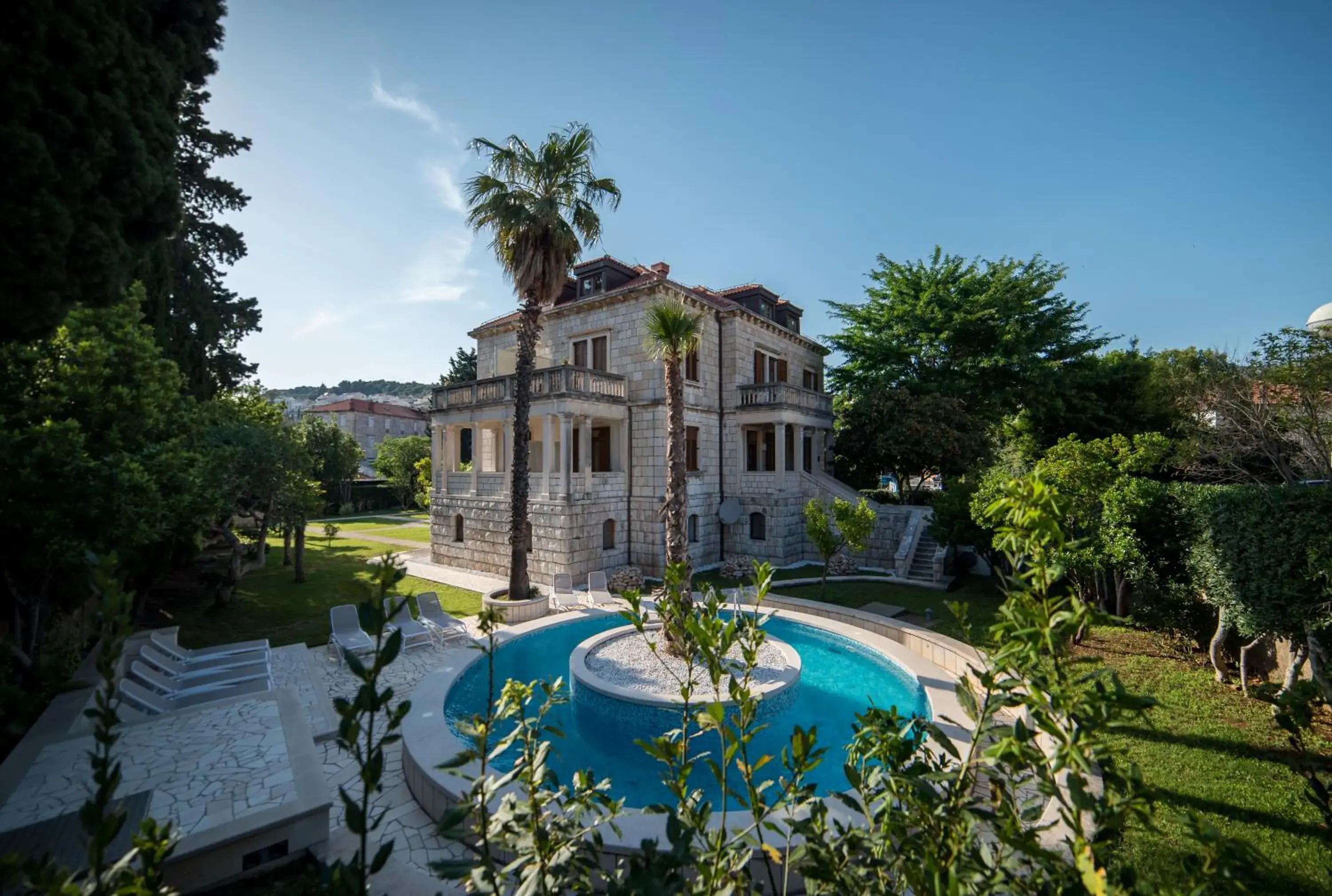 Property building, Swimming Pool in Villa Filaus B&B