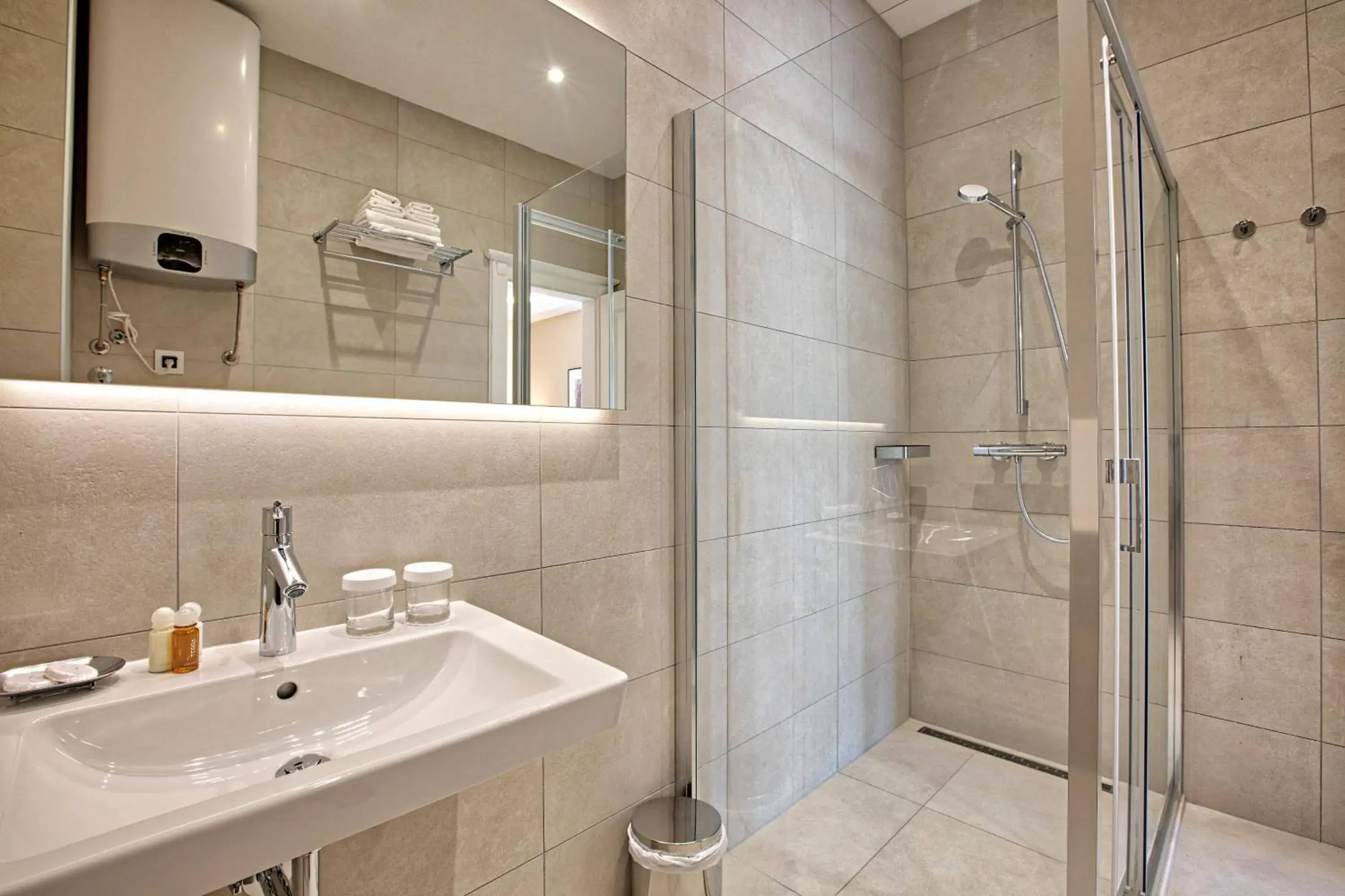 Shower, Bathroom in Villa Filaus B&B