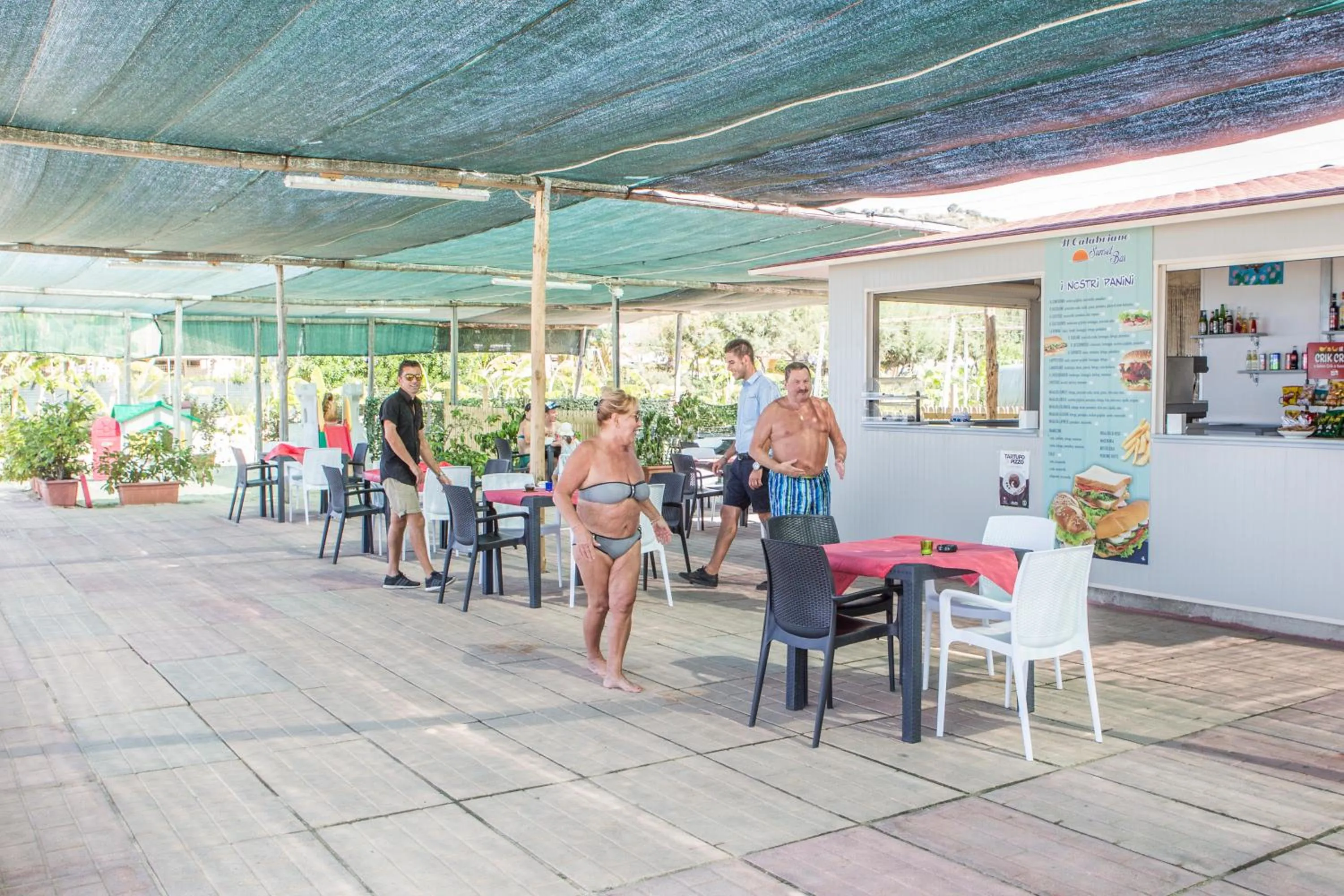 Restaurant/places to eat in Il Calabriano Residence