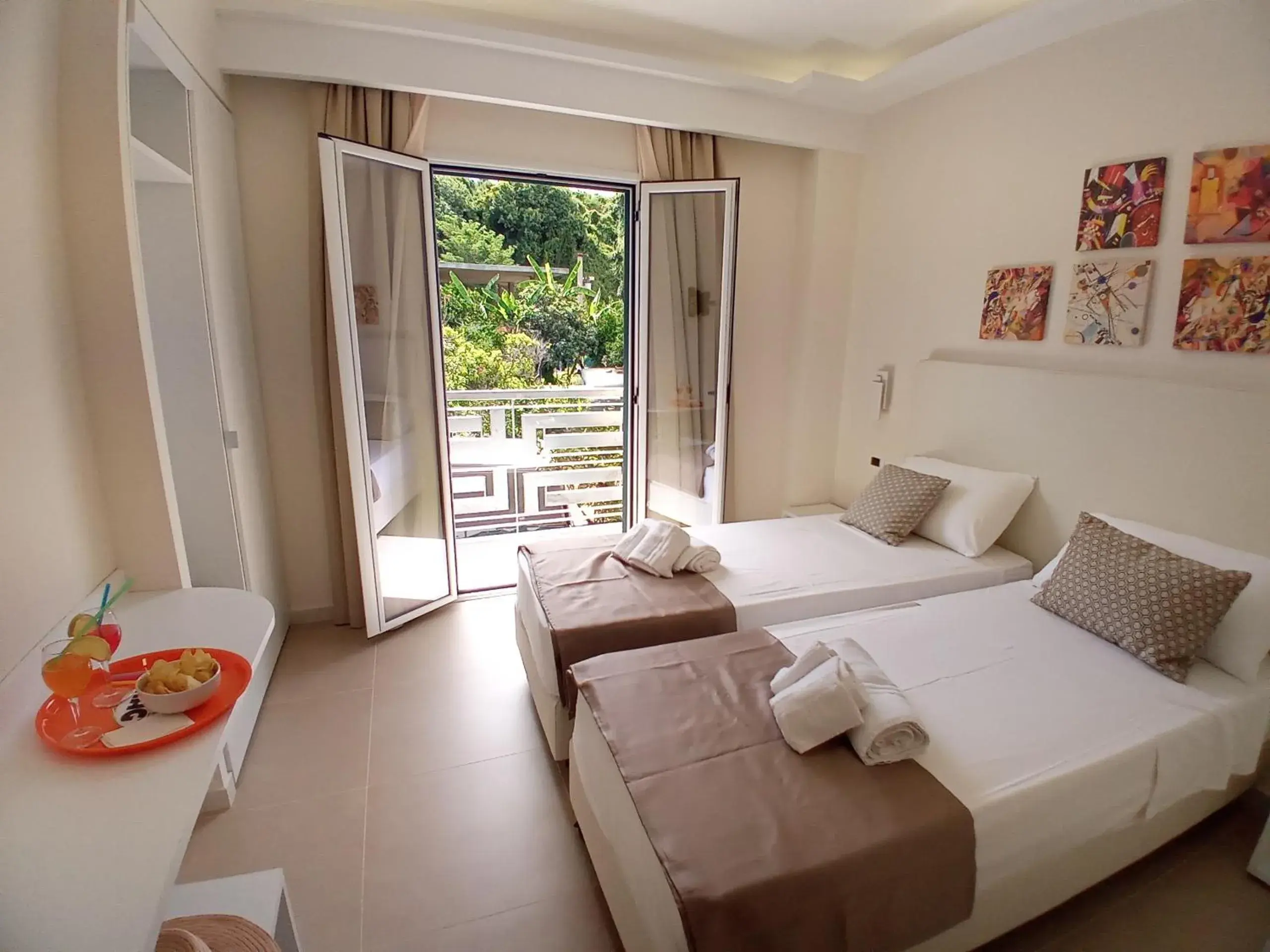 Double or Twin Room with Balcony in Il Calabriano Residence Double or Twin Room with Balcony in Il Calabriano Residence