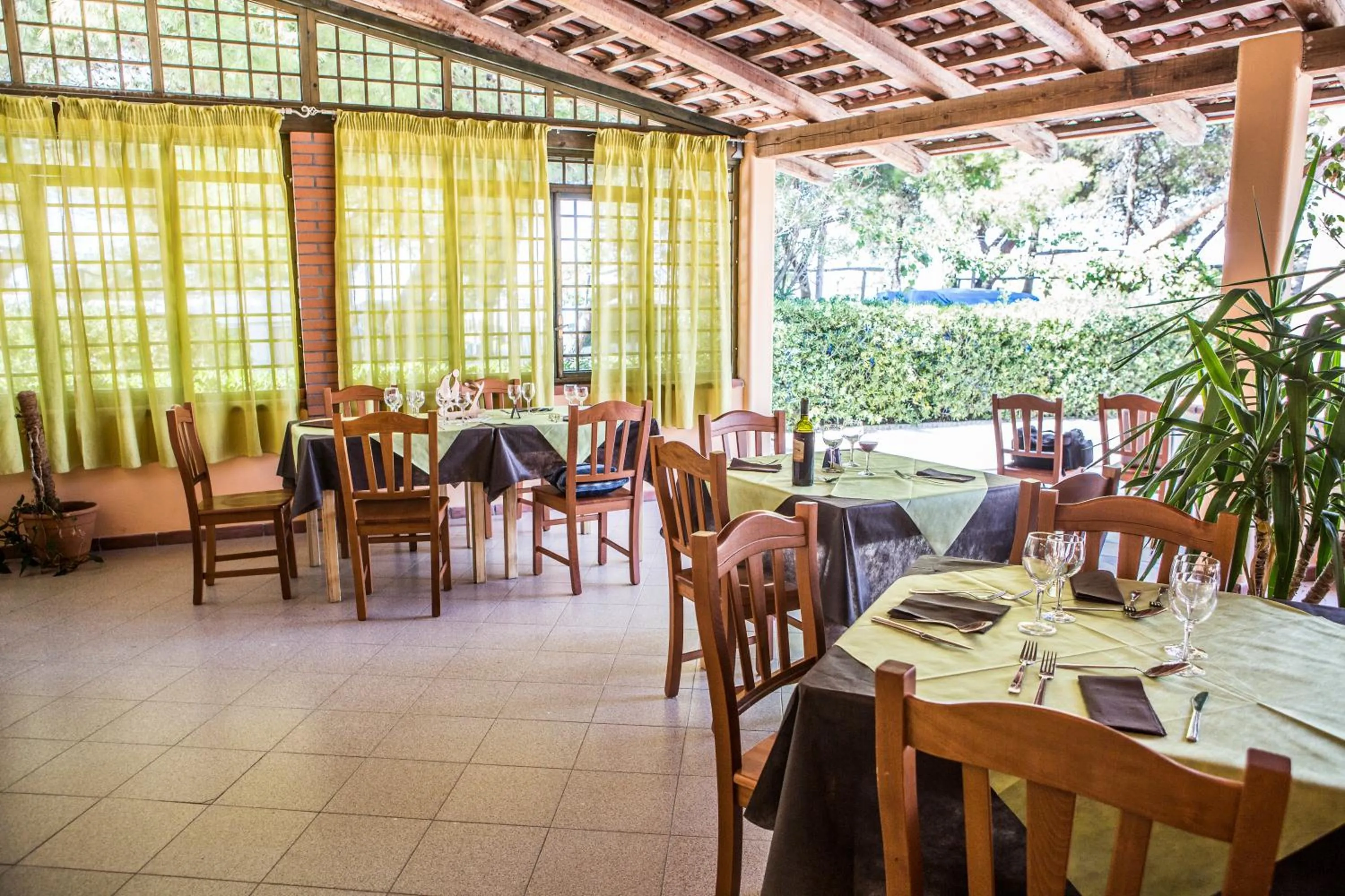 Restaurant/places to eat in Il Calabriano Residence