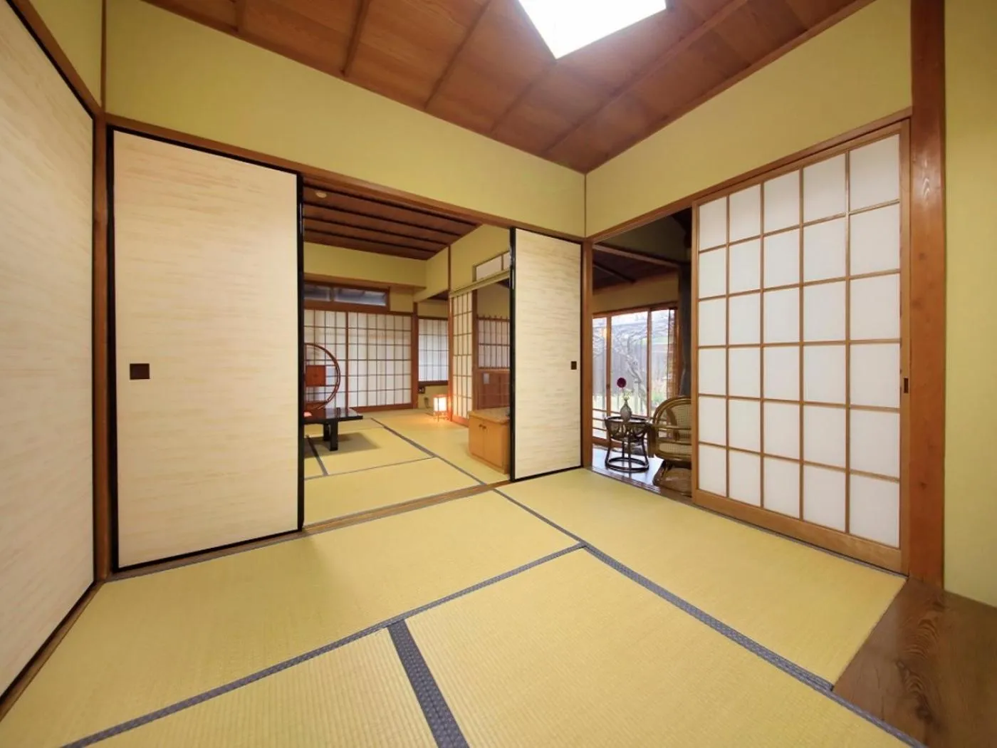 Photo of the whole room in Kaike Fuga