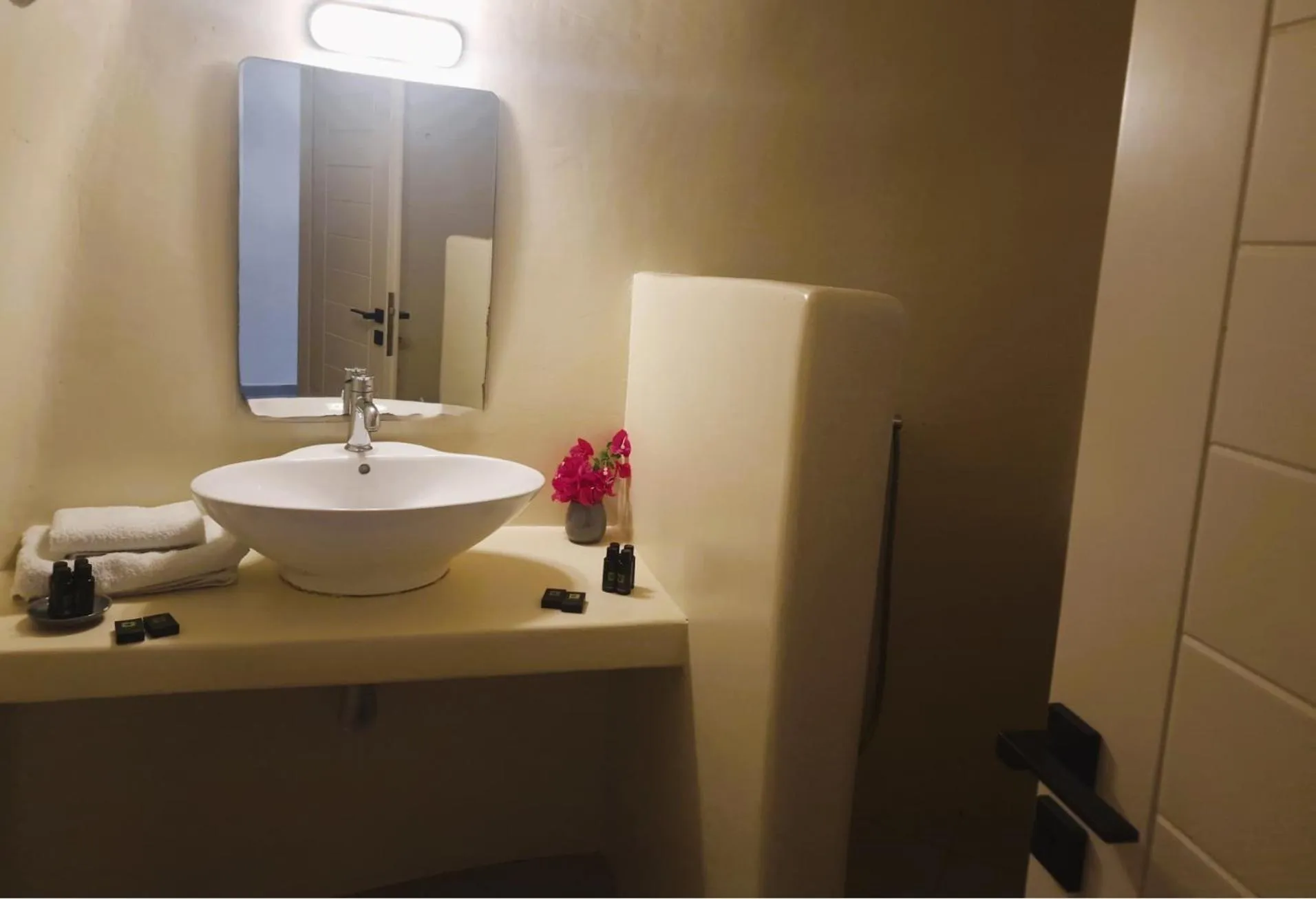 Bathroom in Kykladonisia Traditional Settlement