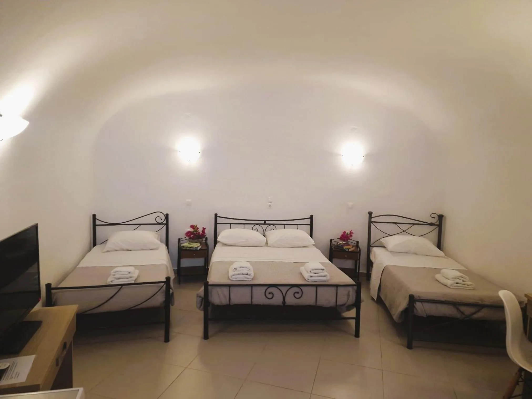 Photo of the whole room, Bed in Kykladonisia Traditional Settlement