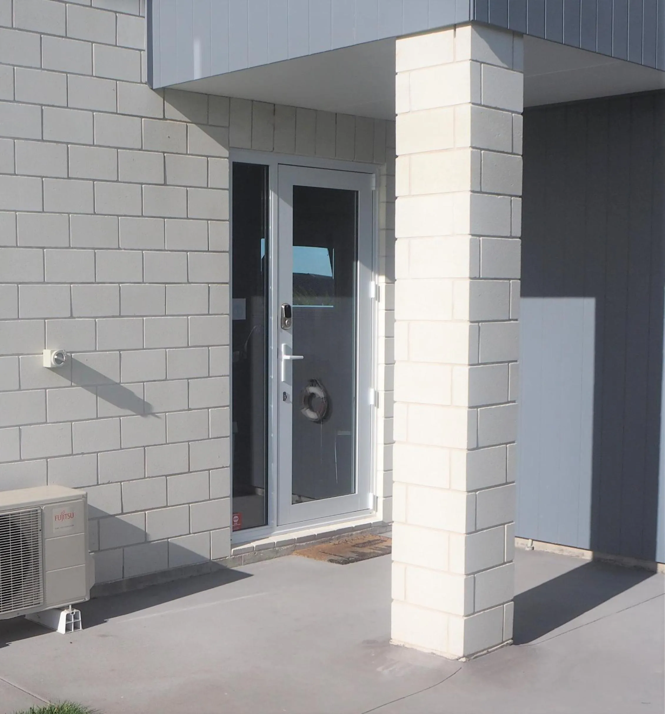 Facade/entrance in Omokoroa Sea View Apartment